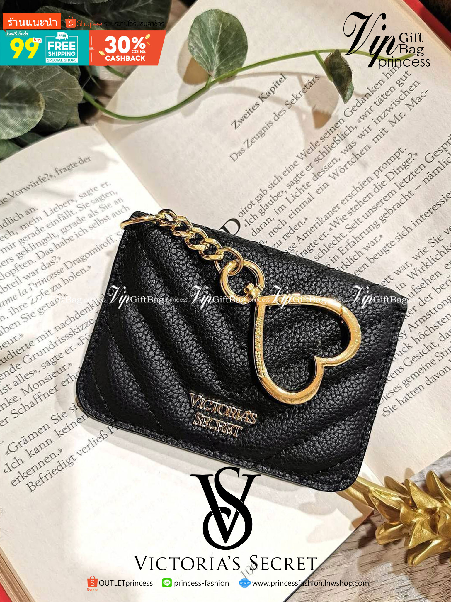 VIP 】พร้อมส่งความน่ารัก! NEW! VICTORIA'S SECRET MINI WALLET KEYCHAIN VIP GIFT WITH PURCHASE (GWP) จาก Victoria's Secret Factory วัสดุหนังคาร์เวียร์ขึ้นลายริ้วสวยอยู่ทรง ด้านหน้าประดับโลโก้แบรนด์อะไหล่ทองสวยหรูดูดี เปิดปิดด้วยกระดุม ภายในมีช่องใส