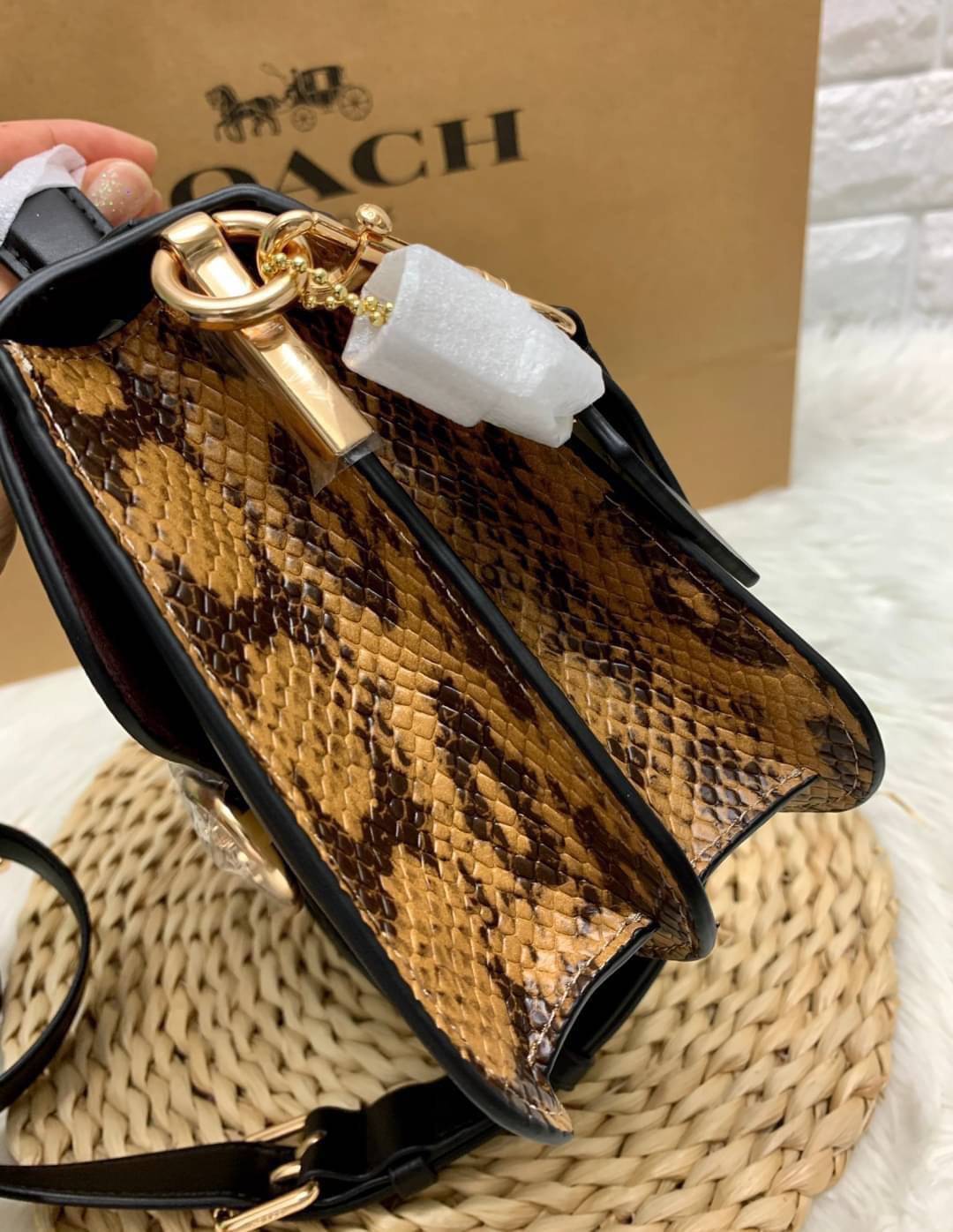 ของแท้ 💯% COACH SMALL GEORGIE TOP HANDLE IN BLOCKED SIGNATURE CANVAS ((6504//0468)) กระเป๋าหิ้ว//สะพายข้างได้ วัสดุหนังแท้