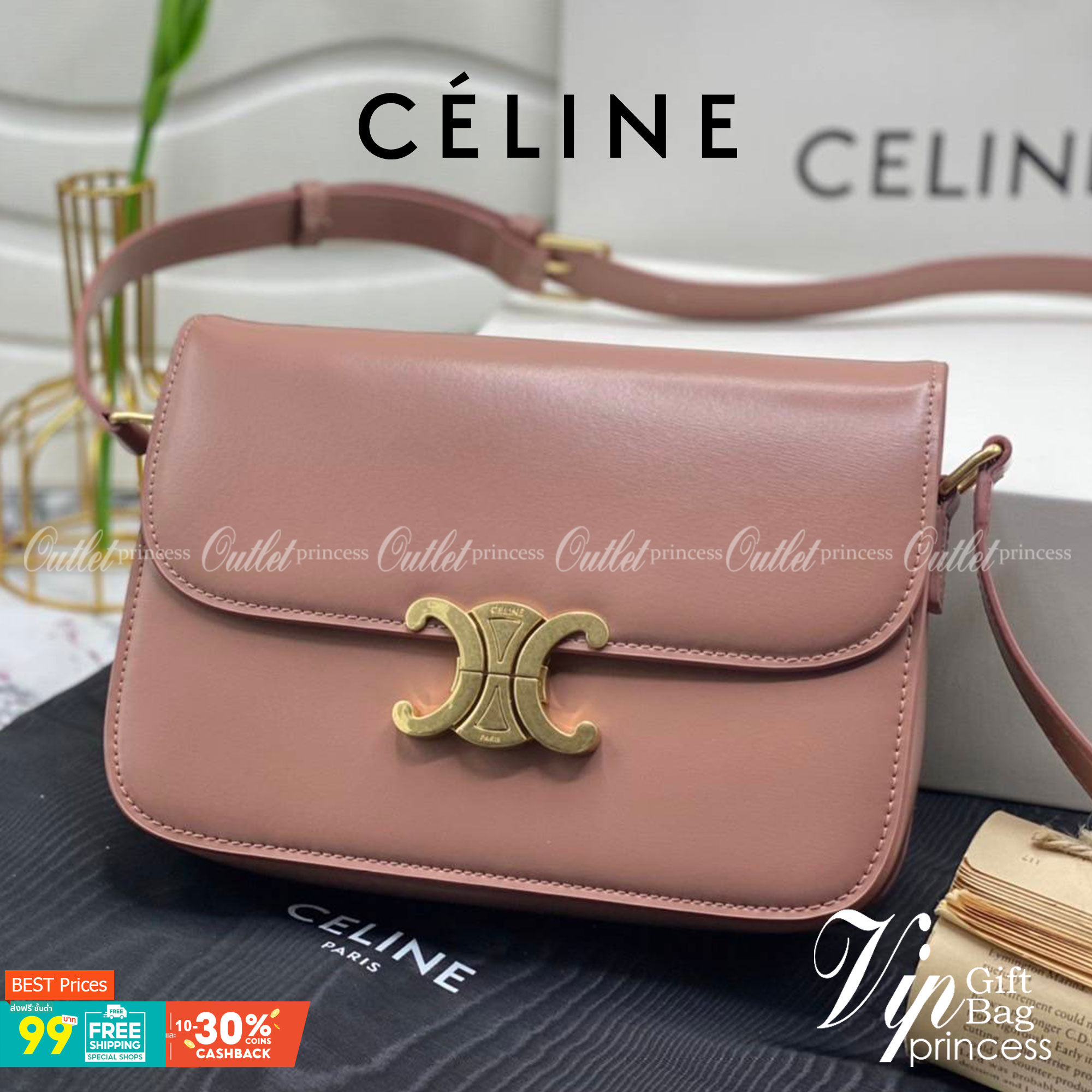 หนังแท้ CELINE TRIOMPHE CROSSBODY BAG ดีไซน์ยอดนิยมสไตล์สาว LISA ทรงสี่เหลี่ยมหนังสวยหรูอยู่ทรงเปิดปิดด้วยฝาปิดโลโก้แบรนด์อะไหล่ทอง ภายในมีช่องหลัก ช่องย่อย และช่องซิป สามารถใส่มือถือของใช้จุกจิกได้เยอะ มาพร้อมสายสะพายหนังยาวปรับระดับได้ จะสะพายไหล่ CROSS