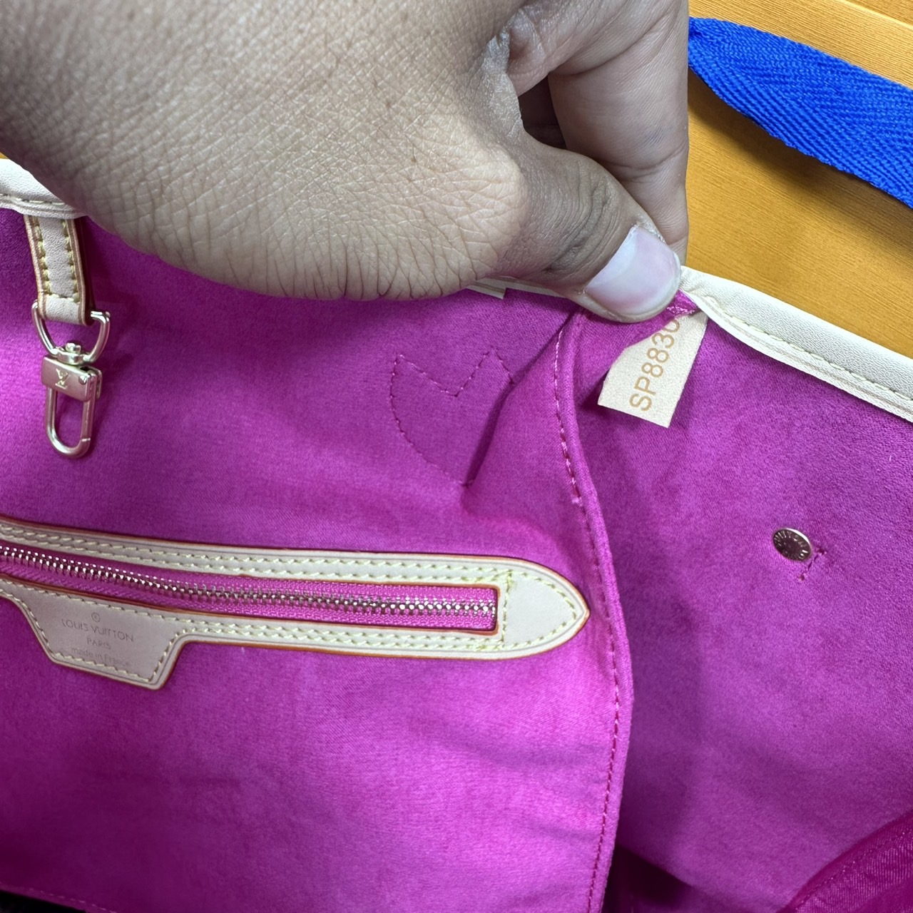 LV x TM Neverfull MM Monogram Flower กระเป๋าสะพายทรงโท้ท คอลเลกชันสุดพิเศษ สวยคลาสสิกมีชีวิตชีวาด้วยโมโนแกรมดอกไม้หลากสี ปรับดีไซน์ให้ดูสนุกสนาน รุ่นลิมิเต็ดผลิตตามเทศกาลมีจำกัด