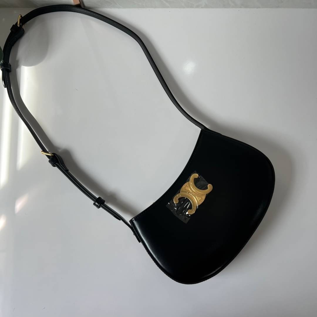 CELINE MEDIUM TILLY BAG IN SHINY CALFSKIN กระเป๋าสะพายไหล่/สะพาย คอลใหม่ทรงสวย มาแรง สวยหรูหรา