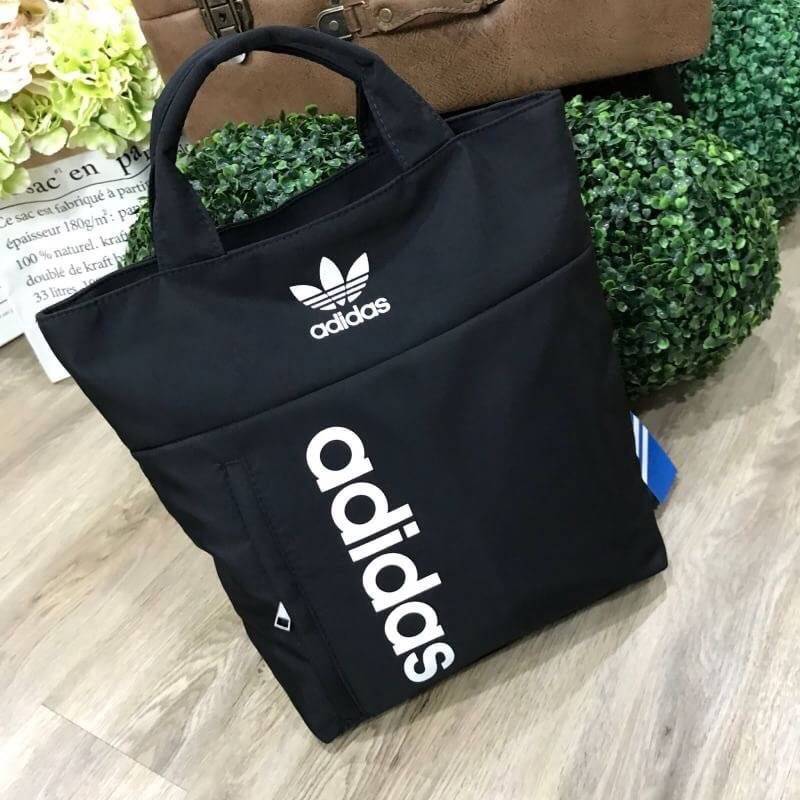 ADIDAS 2WAY MINI BACKPACK กระเป๋าเป้หรือสะพาย2Wayสไตล์ Sport ขนาดมินิ น้ำหนักเบา ด้านหน้ามีโล้โก้และช่องซิป เปิดปิดด้วยซิปสะดวกใช้ ภายในมีช่องใส่ของ หูจับถนัดมือ สายสะพายเลื่อนปรับได้ สามารถถือหรือสะพายเป็นเป้ได้ ใช้ได้ทั้งชายหญิง ไอเท็มใหม่ราคาสุดคุ้ม! ห