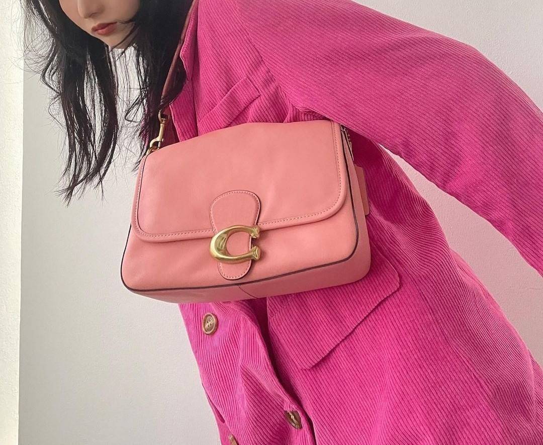 COACH SOFT TABBY SHOULDER BAG (C4823//C5261) กระเป๋าถือ กระเป๋าสะพาย ที่ใครๆก็เข้าถึงได้ หรูหรา คลาสสิค ลุคเรียบร้อย แต่ความสวยไม่น้อย! ดาเมจความลุคผู้ดีรุนแรงมาก!!เกินต้าน!!// วัสดุหนังแท้ทั้งใบ หนังเรียบ หนังนิ่มมากๆ อยู่ทรงสวยมากๆด้วย// ด้านในโล่งกว้าง