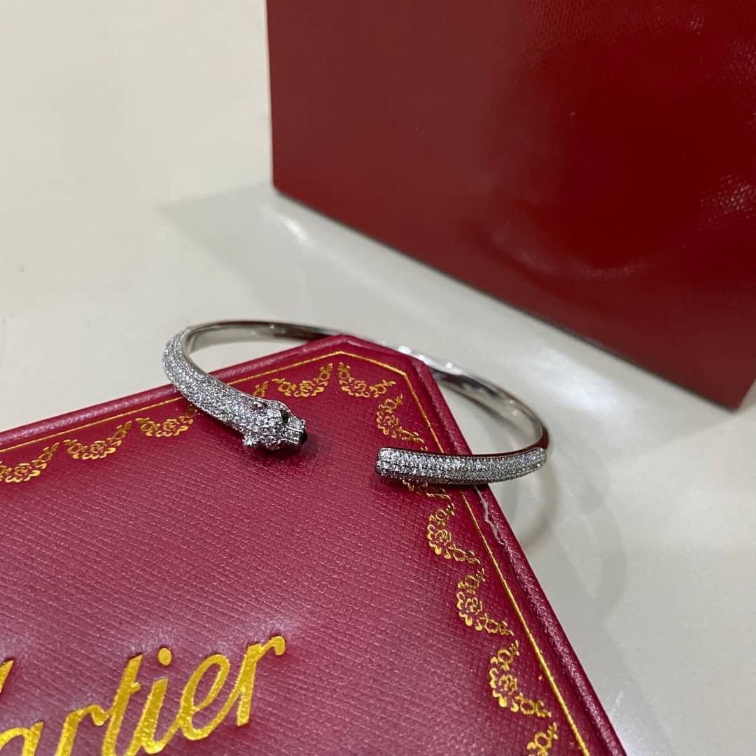 PANTHERE DE CARTIER BRACELET กำไลข้อมือหัวเสือเพชรคาเทียร์ งานปั้มทุกจุด วัสดุคุณภาพดี ไม่ลอกไม่ดำ ภาพสินค้าถ่ายจากงานขายจริง ใช้งานต่างประเทศได้