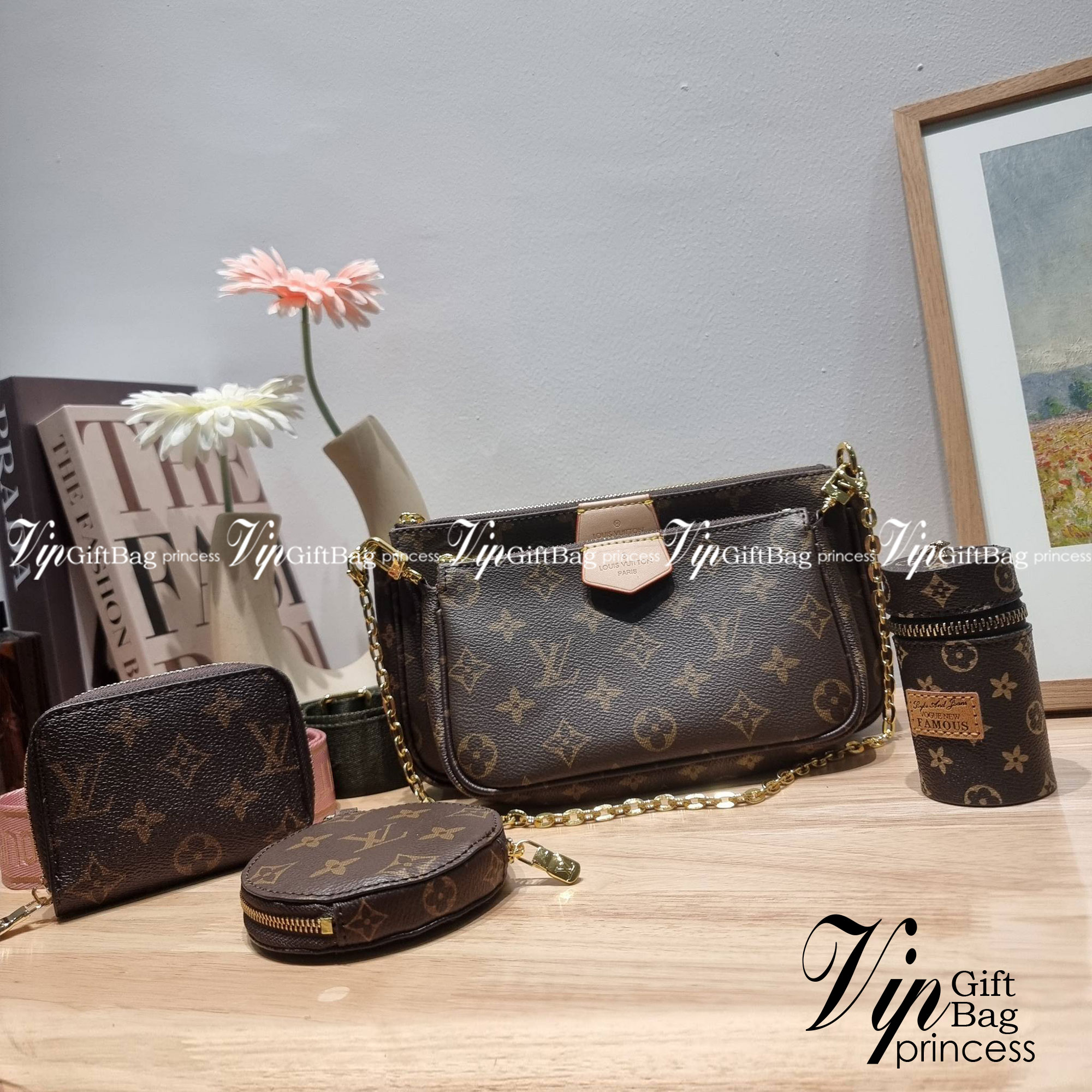 Set 4 ชิ้น LV Multi Pochette Bag New in!! กับ box set ชวนสะสม ที่จับเอารุ่นยอดฮิต มามิกซ์รวมกับไอเท็มสุดคุ้มของมันต้องมี!! จัดเรียงให้อยู่ในกล่องสุดหรู ไม่ว่าจะตัวกระเป๋า กระเป๋าสตางค์ กระเป๋าจิ๋ว ใบไหนๆก็นำมาใช้งานได้จริง คุ้มค่ามากๆ แถมฟรี! ริบบิ้นลายลิ