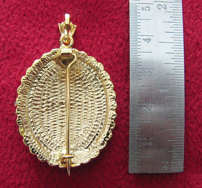 จี้เข็มกลัดสมเด็จพระสังฆราชล้อมเพชรค่ะ