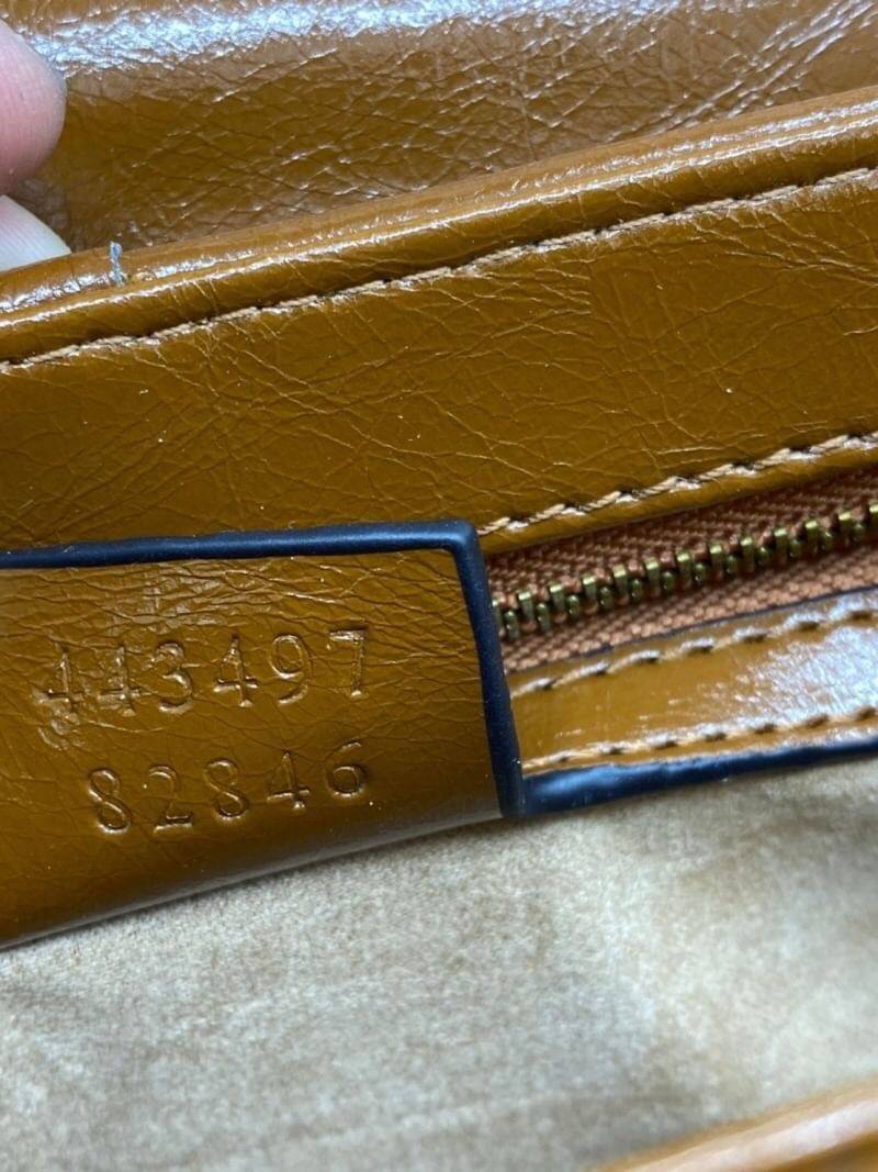 VIP 】หนังแท้ GUCCI GG Marmont brown leather shoulder bag ราคานี้หนังแท้คือคุ้มมากเลยค่าสาวๆ มี 2 ขนาด ปังไม่ไหว สีสวยมากกกก ต้องจัดแล้วน้าา ยกระดับความหรูให้กับตัวเองกันหน่อย ด้วยกระเป๋ารุ่นนี้!! ครอสบอดี้ที่ดีไซน์หรู อัพเลเวล ในราคาที่จับต้องได้ พร้อมเสิ