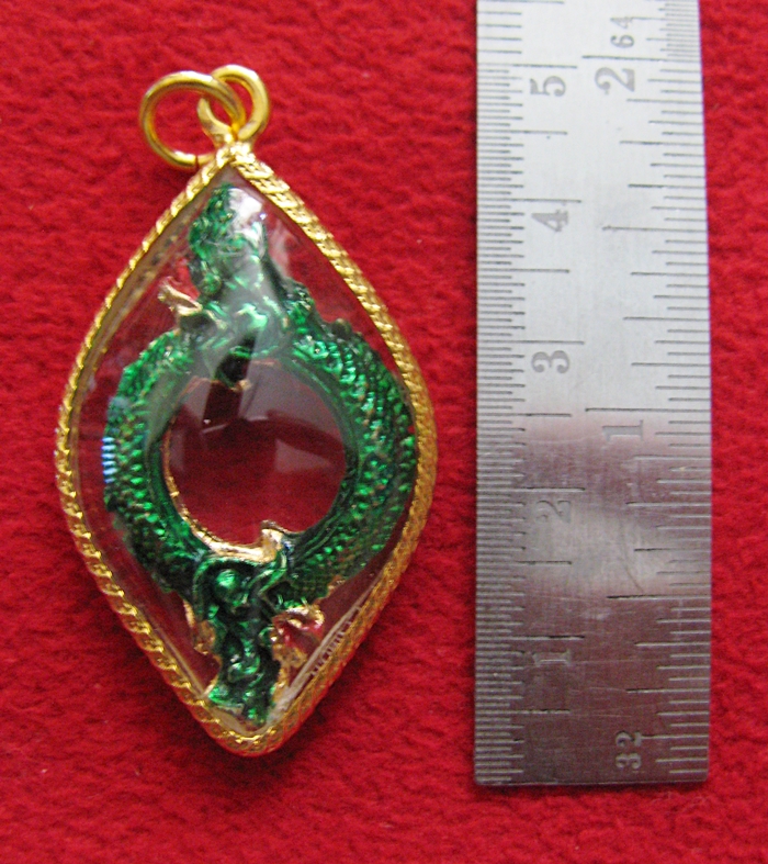 สินค้าหมดค่ะ จี้บ่วงนาคบาศ2เศียรเนื้อทองเหลืองลงยาสีเขียวเลี่ยมกรอบผ่าหวายทองไมครอนพร้อมใบคาถา แบบ1ค่ะ