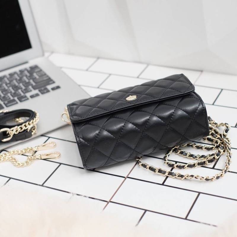 รุ่นขายดีที่สุด ** รอบใหม่ **หนังวัวแท้ สวย นิ่มมากๆค่า และ ปักลายตารางออกมาสวยมาก ** KEEP รุ่น Florence Flat bag ตัวกระเป๋าหนังแท้ นิ่ม-ตึง สุดๆ รุ่นนี้ จะมี 2 ขนาด คือ mini และ classic ไซด์