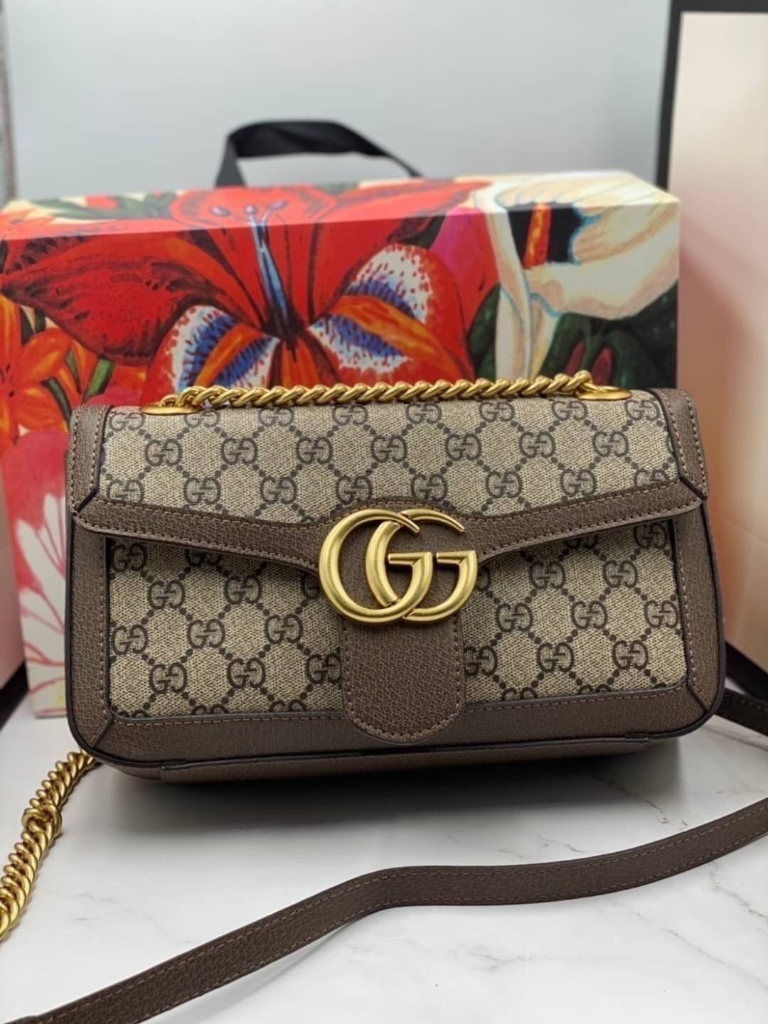 VIP GIFT 】หนังแท้ GUCCI Brown GG Marmont Shoulder Bag พร้อมส่งที่ไทย ได้ไปไม่ผิดหวังแน่นอนค่ะ! งานหนังแท้ชั้นดีที่สุดค่ะ สวยมาก อะไหล่ดูแพงทุกจุด ใบจริงสวยหรูดูแพง แมทกับชุดได้ทุกชุด สาวๆที่ได้ไปไม่ผิดหวังแน่นอน สินค้าคุณภาพ พร้อมส่งห้ามพลาดเลยนะคะ!