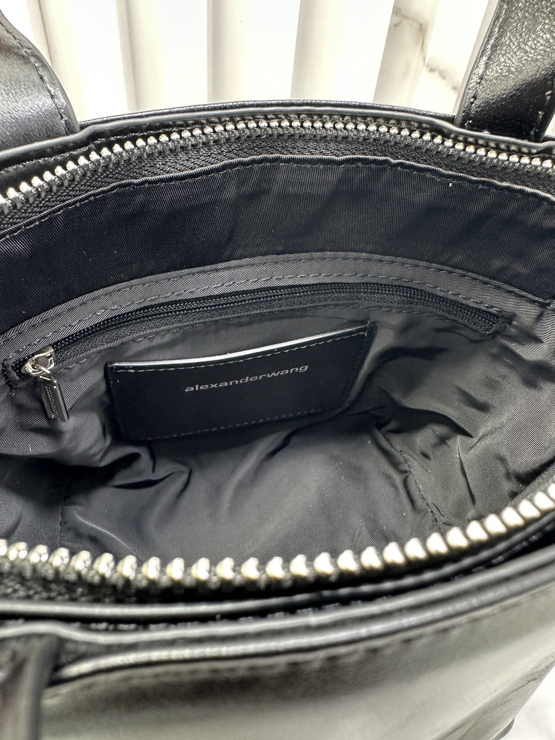 ALEXANDER WANG Punch Mini Tote Bag in Crackle Patent Leather กระเป๋าทรงโท้ท งานหนังลายยับเต็มใบ เกรดออริ 1:1 ใช้งานต่างประเทศได้