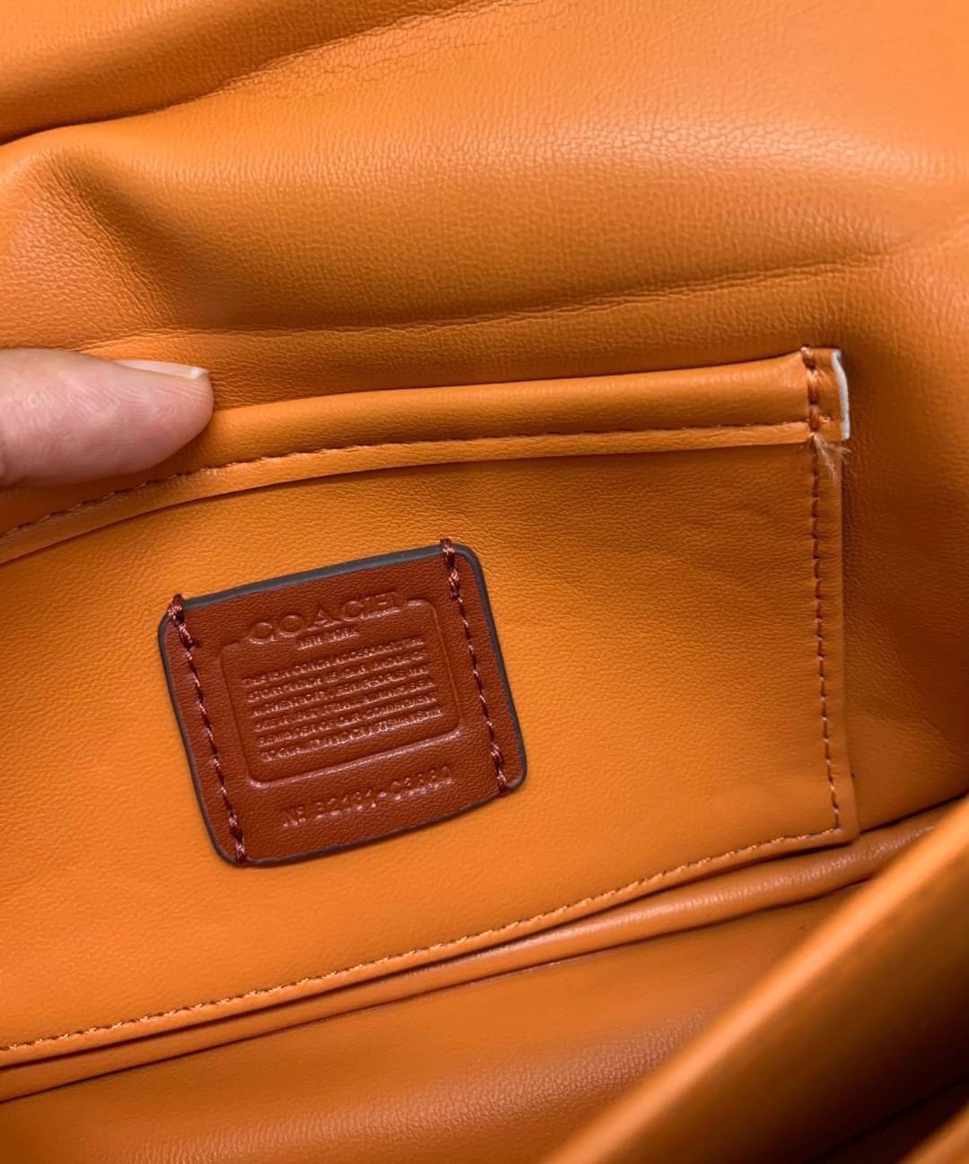 สีที่ขายดีที่สุด เหลือจากจองไม่กี่ใบนะคะ😁 COACH PILLOW TABBY SHOULDER BAG 18 ((C3880)) พร้อมส่งที่ไทย คุณภาพเกินราคา! กระเป๋าหิ้ว//สะพายแบบครอสบอดี้ร์ 🔺หนัง nappa หนานิ่ม นุ่มมากๆ รุ่นใหม่ล่าสุดค่ะ!