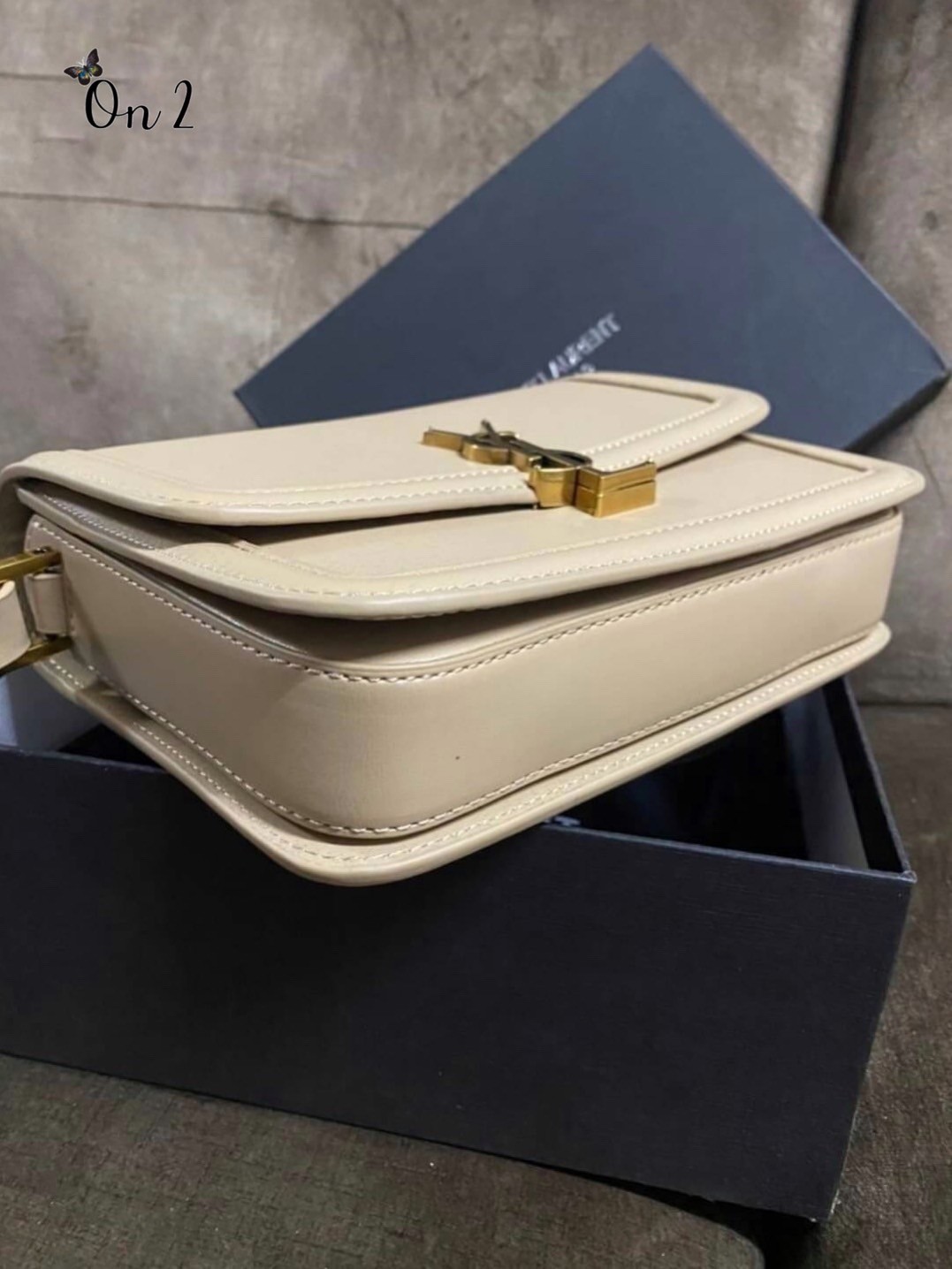 ไอเท็มขึ้นแท่น the best seller!! YSL SOLFERINO SATCHEL LEATHER / YSL crossbody bag กระเป๋าสะพายข้าง โลโก้โดดเด่น ดีเทลดูแพงด้วยตัวล็อค ใช้งานง่าย แน่นหนา งานหนังสวยเต็มใบ ภายในเป็นช่องโล่ง ใส่ของสำคัญได้เลยสบายๆ สายสะพายครอส ปรับใช้ได้ตามตัว ใบจริงสวยคม ร