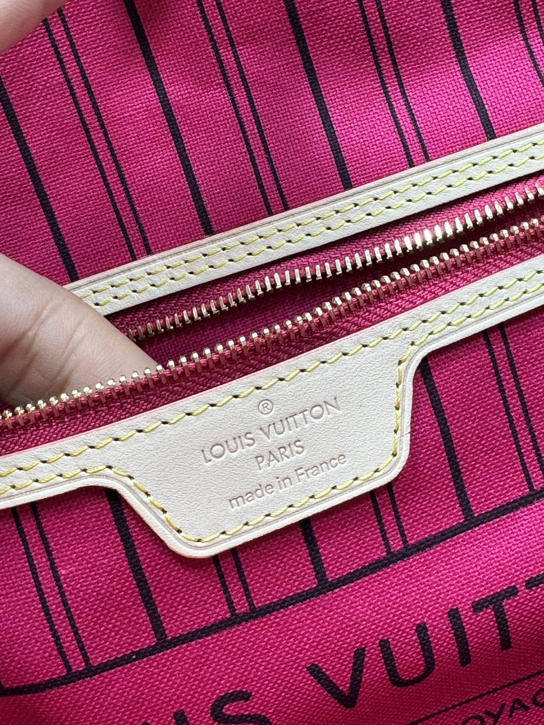 TOP ORI หนังแท้ | LV Neverfull PM bag Monogram Canvas กระเป๋าสะพายทรงโท้ท PM ดีไซน์คลาสสิกเหนือกาลเวลาเข้ากับดีเทลที่สืบทอดมายาวนาน Monogram แคนวาสแต่งขอบหนัง ดีไซน์พื้นที่ด้านในกว้างทว่าดูเพรียวบาง