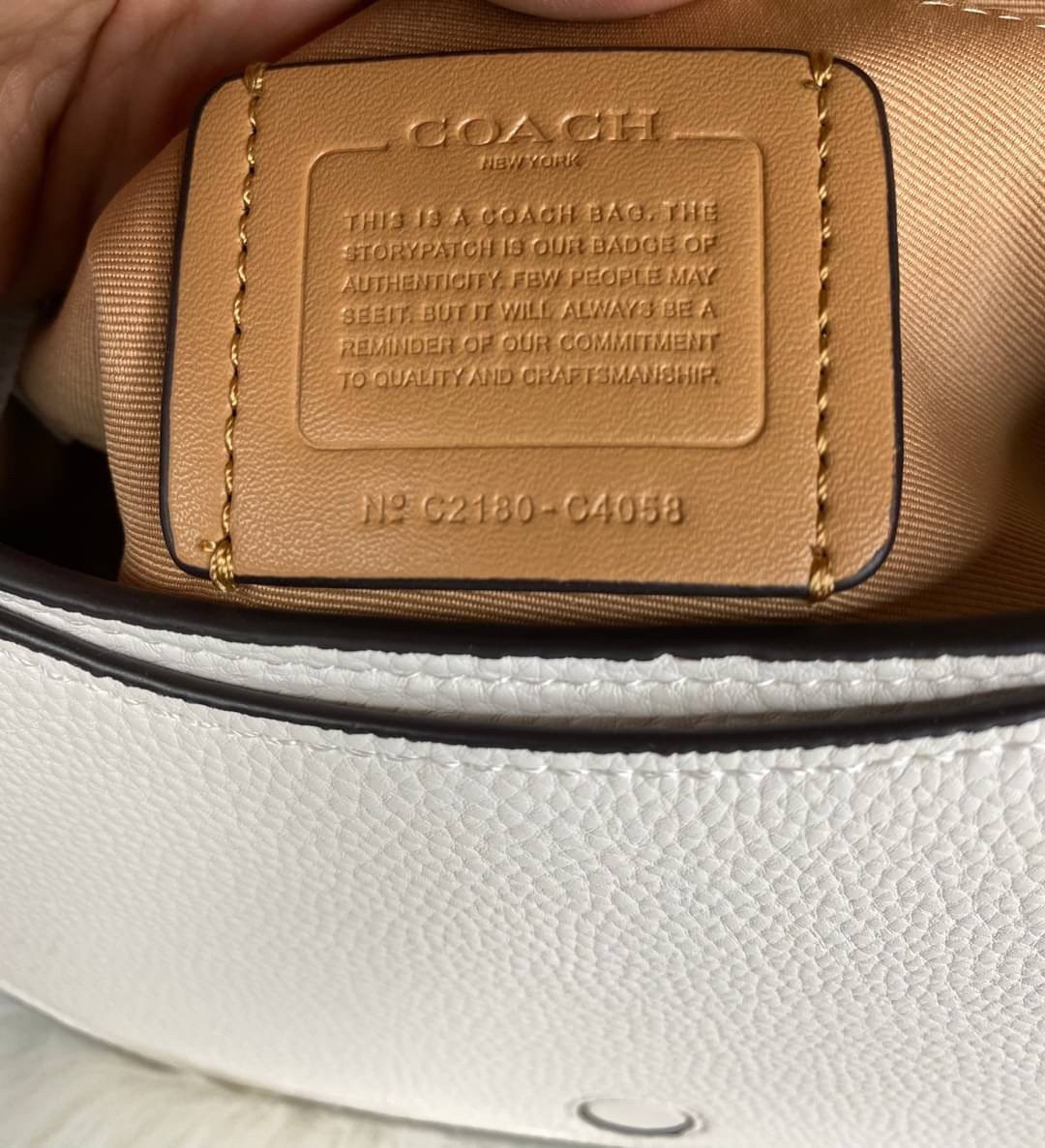 OUTLET 】COACH SADDLE BAG WITH HORSE AND CARRIAGE (COACH C4058) หนังกรวดละเอียดภายในกระเป๋ามัลติฟังก์ชั่น กระดุมแม่เหล็ก ซับในผ้านอกกระเป๋าเปิด สายสะพายถอดได้ สายสะพายยาว 22" สำหรับสะพายไหล่หรือ crossbody