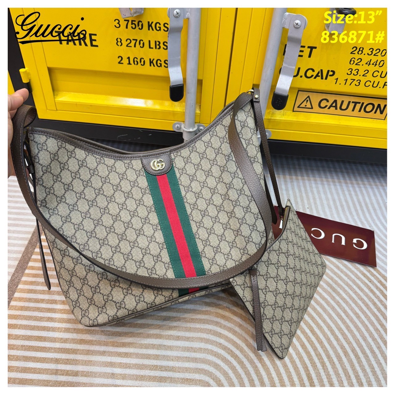 GUCCI Ophidia large shoulder bag กระเป๋าสะพายทรงโท้ท คอลสุดคลาสสิก ใบใหญ่กำลังดี จุคุ้ม โดดเด่นด้วยลวดลายคลาสสิคเอกลักษณ์ วัสดุหนังแคนวาส ภายในโล่งกว้างมาก