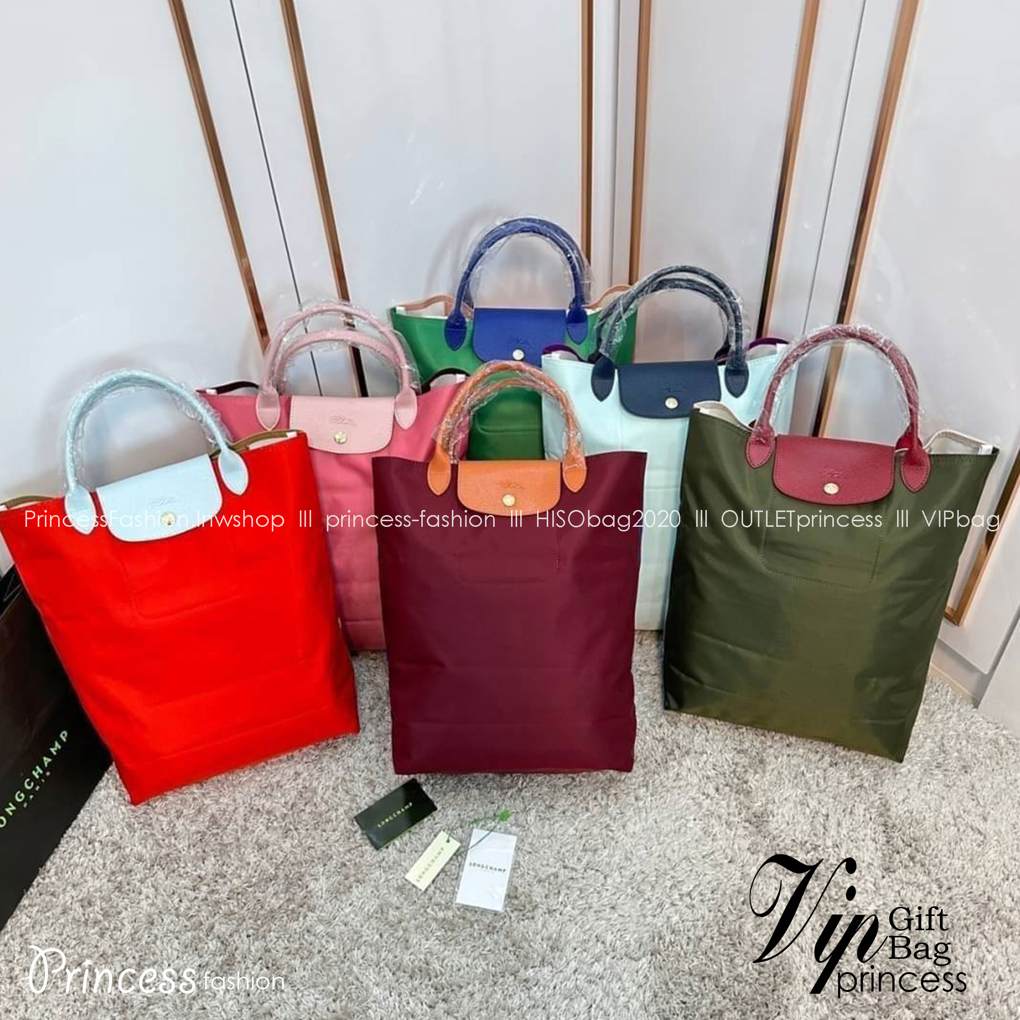 LONGCHAMP LE PLIAGE RE-PLAY TOP HANDLE BAG สินค้ารุ่นลิมิเต็ด collection สุดปัง ซื้อใบเดียวเหมือนได้2 ใบ กระเป๋าสะพายแนวตั้งที่กว้างขวาง มีเอกลักษณ์เฉพาะตัวแต่มีดีไซน์ที่น่าดึงดูด