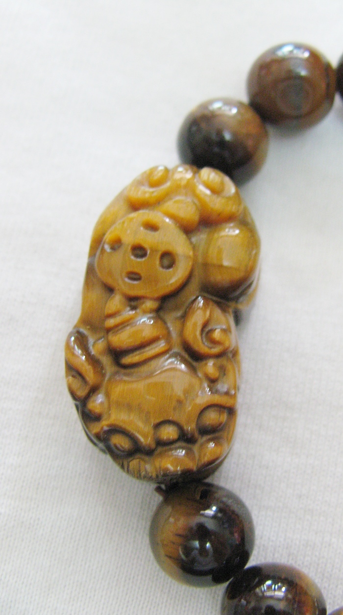 สร้อยข้อมือปี่เซี้ยะเดี่ยวหินตาเสือ ช่วยปกป้องคุ้มครอง แก้ชงปีกุน ปี2562 พร้อมใบคาถาค่ะ