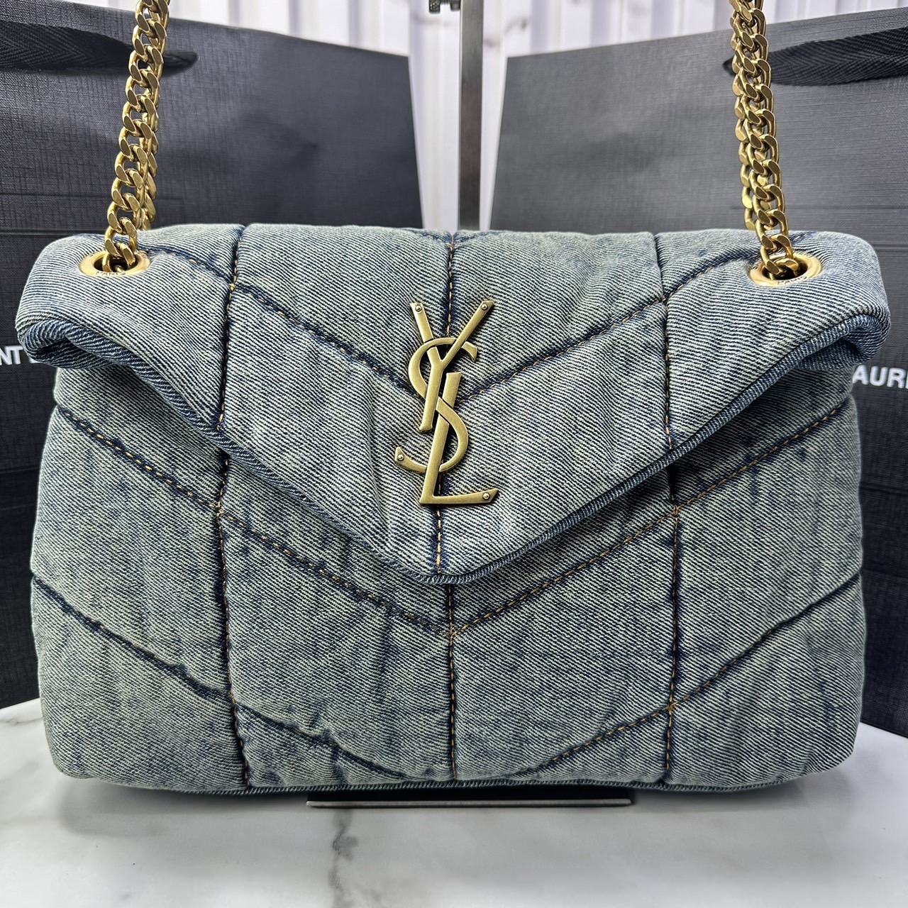 YSL Puffer denim shoulder bag กระเป๋าสะพายเดนิมฟอก สวยเท่ห์คลาสสิกลายเชฟล่อนเป็นเอกลักษณ์ ENVELOPE FLAP BAG WITH SOFT CHEVRON 🧡เกรดออริ ใช้งานต่างประเทศได้