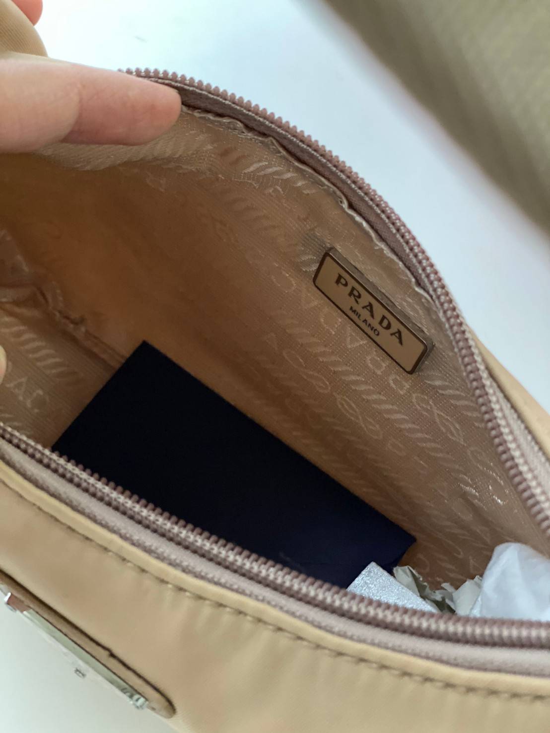 พรีเมี่ยมกิ๊ฟแท้ 100% 】สีใหม่พร้อมส่งที่นี่ที่เดียว Prada nylon mini shoulder bag กระเป๋าถือหรือสะพายไหล่ size mini