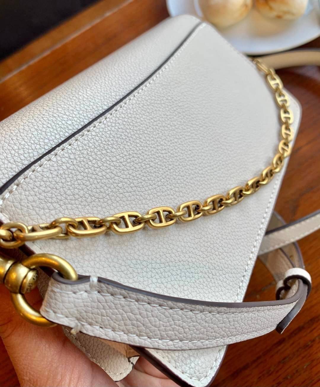 Coach Beat Crossbody Clutch In Signature Canvas With Horse And Carriage Print((6910//4760)) 🌈ได้ไปไม่ผิดหวังแน่นอนค่ะ! กระเป๋าหิ้วได้//คลัทออกงานได้//สะพายครอสบอดี้ร์ได้ สุดคุ้ม! หนังแท้อย่างดี smooth leather ค่ะ