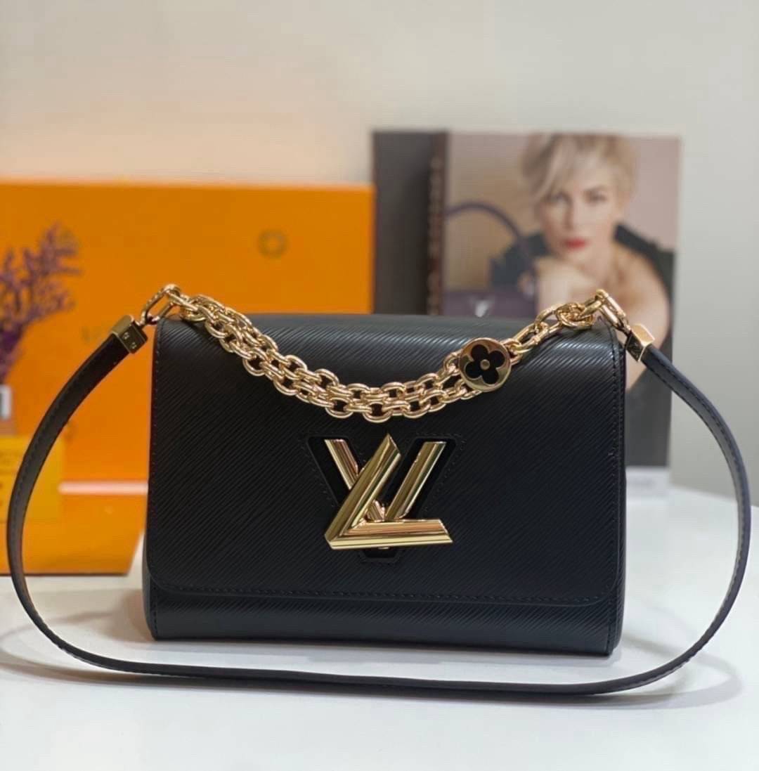 ORI หนังแท้ | LV Twist MM chain bag in grained Epi leather กระเป๋าสะพาย/กระเป๋าถือร พร้อมสายโซ่ หนังลายเกรน Epi โดดเด่นด้วยโลโก้หน้า สวยหรูเป็นเอกลักษณ์ ดีไซน์คัลเลอร์บล็อค สัมผัสโดดเด่นแมตช์กับทุกสไตล์