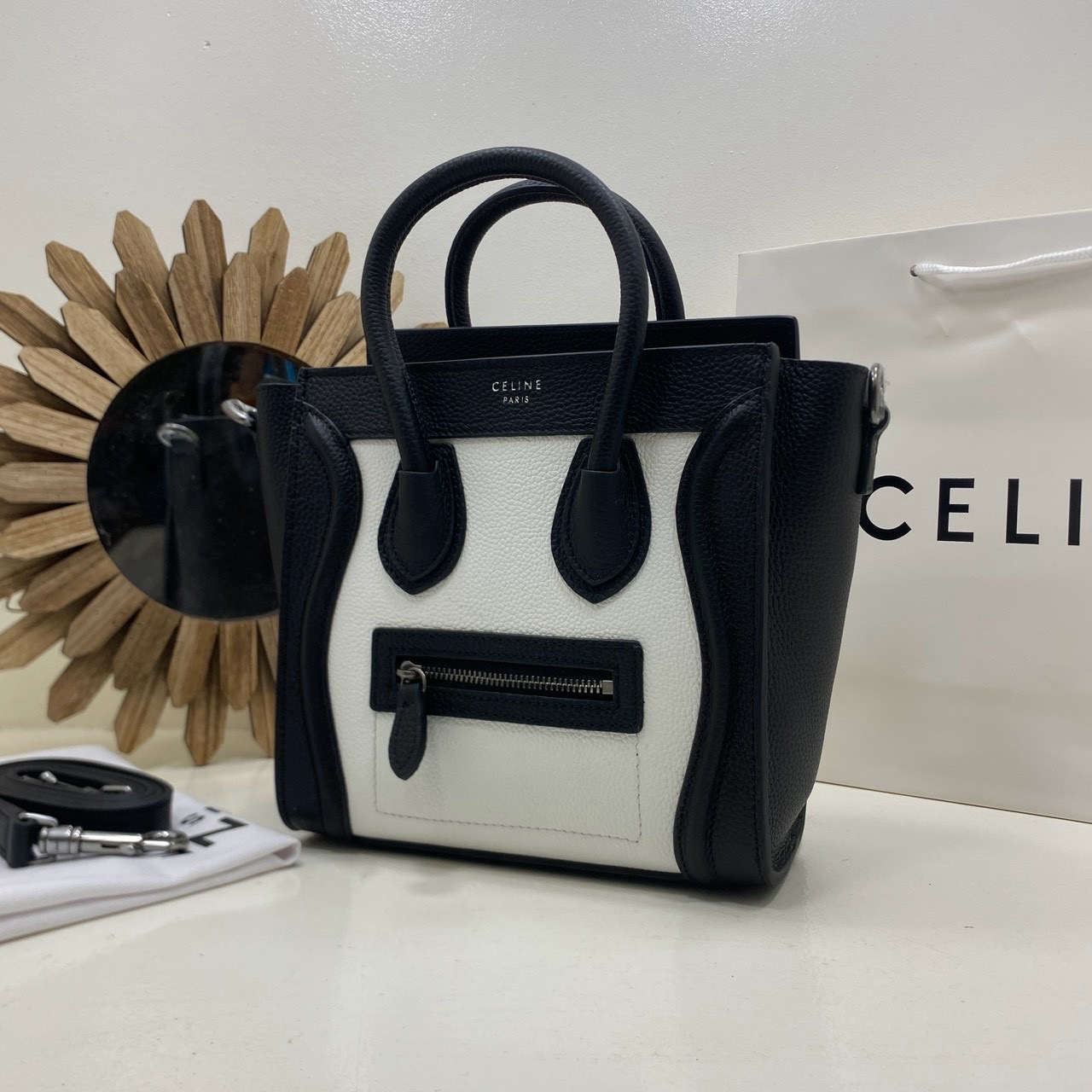 ORI หนังแท้ | Celine Luggage Tote Nano Bag20cm กระเป๋าสะพายทรงโท้ท ดีไซน์เป็นเอกลักษณ์ เรียบหรูดูแพง