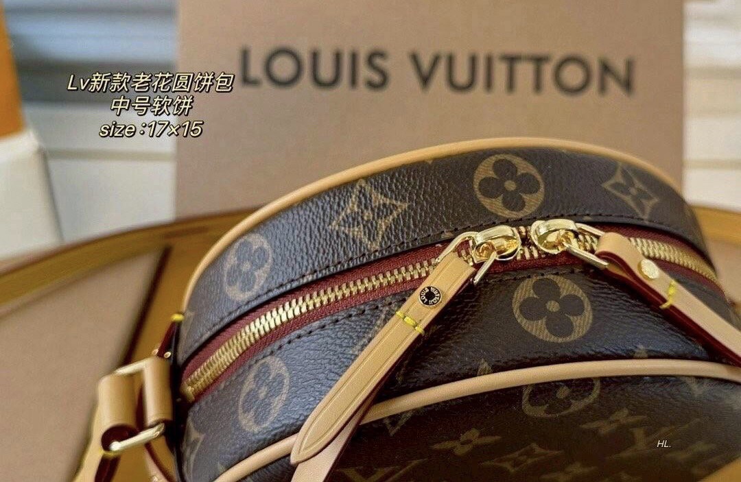LV Mini Boîte Chapeau bag 7" กระเป๋าสะพายทรงกลม สวยหรู โดดเด่นเป็นเอกลักษณ์ตามแบบฉบับแบรนด์ เปิด-ปิดด้วยซิป รูดใช้งานสะดวก ภายในเป็นช่องโล่ง ราคาสุดคุ้มแบบนี้ ต้องมีไว้ใช้สักใบน้า!!