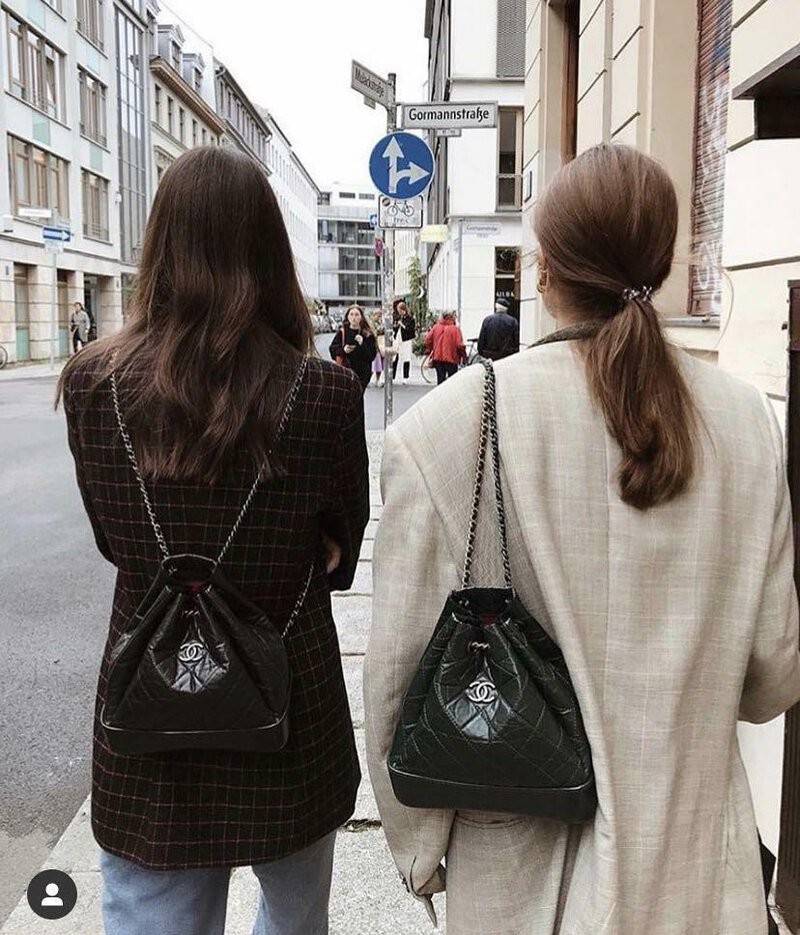 Chanel gabrielle backpack ไอเท็ม best seller กับรุ่นสุดปังในรูปแบบกระเป๋าเป้ ดีไซน์หรูคลาสสิค สายสะพายในตัวรูดปากกระเป๋าเก็บทรงได้ หรือจะรูดด้านหน้ายาวสุด