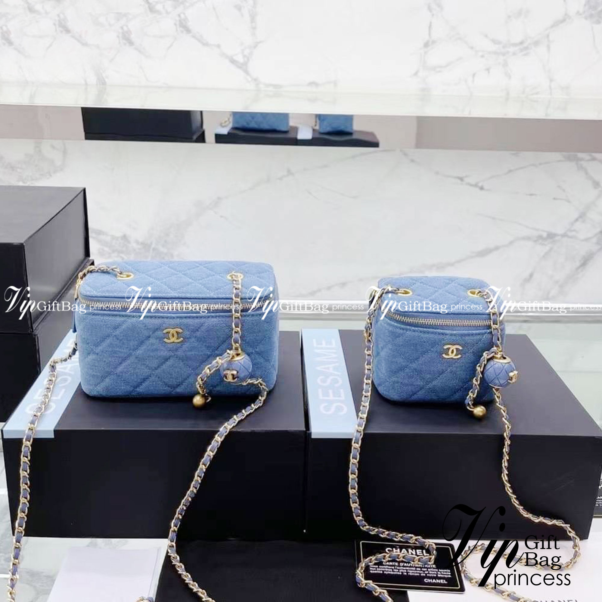 Chanel Pearl Crush Mini Vanity in Denim / Chanel Vanity crossbody bag กระเป๋าทรงกล่องใบเล็กน่ารัก มี 2 ขนาด งานเดนิมสวย ตอบโจทย์และครองใจสาวๆ ได้อย่างแท้จริง