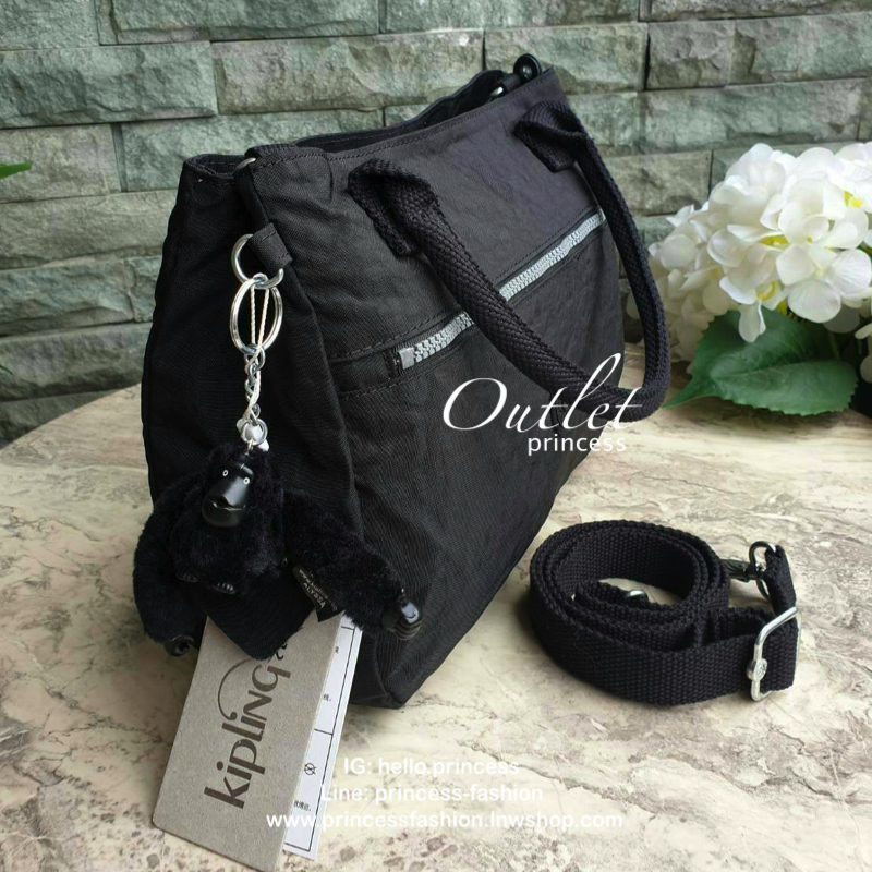 Kipling tote bag 2-way bag diagonally over handbags SEVRINE K15311 กระเป๋าถือ KIPLING รุ่น Sevrine แอคเซสเซอรี่ที่เหมาะแก่การพกพาในชีวิตประจำวัน จัดเก็บของให้เข้าที่ด้วยการแบ่งช่องกระเป๋าเป็น 2 ช่อง ดีไซน์โมเดิร์น กะทัดรัด คล่องตัวทุกการเคลื่อนไหว กระเป๋า