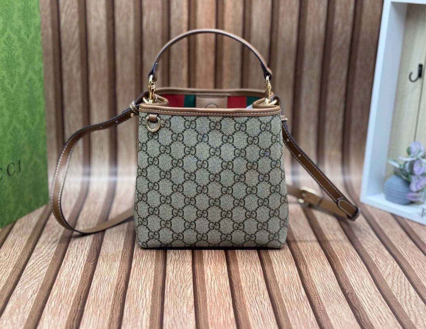 ORI หนังแท้ | GUCCI GG Emblem medium bucket bag กระเป๋าถือ/สะพายทรงบัคเก็ต ขนาดกลางใบใหญ่ จุของได้เยอะ ดีไซน์คลาสสิคคงความเอกลักษณ์