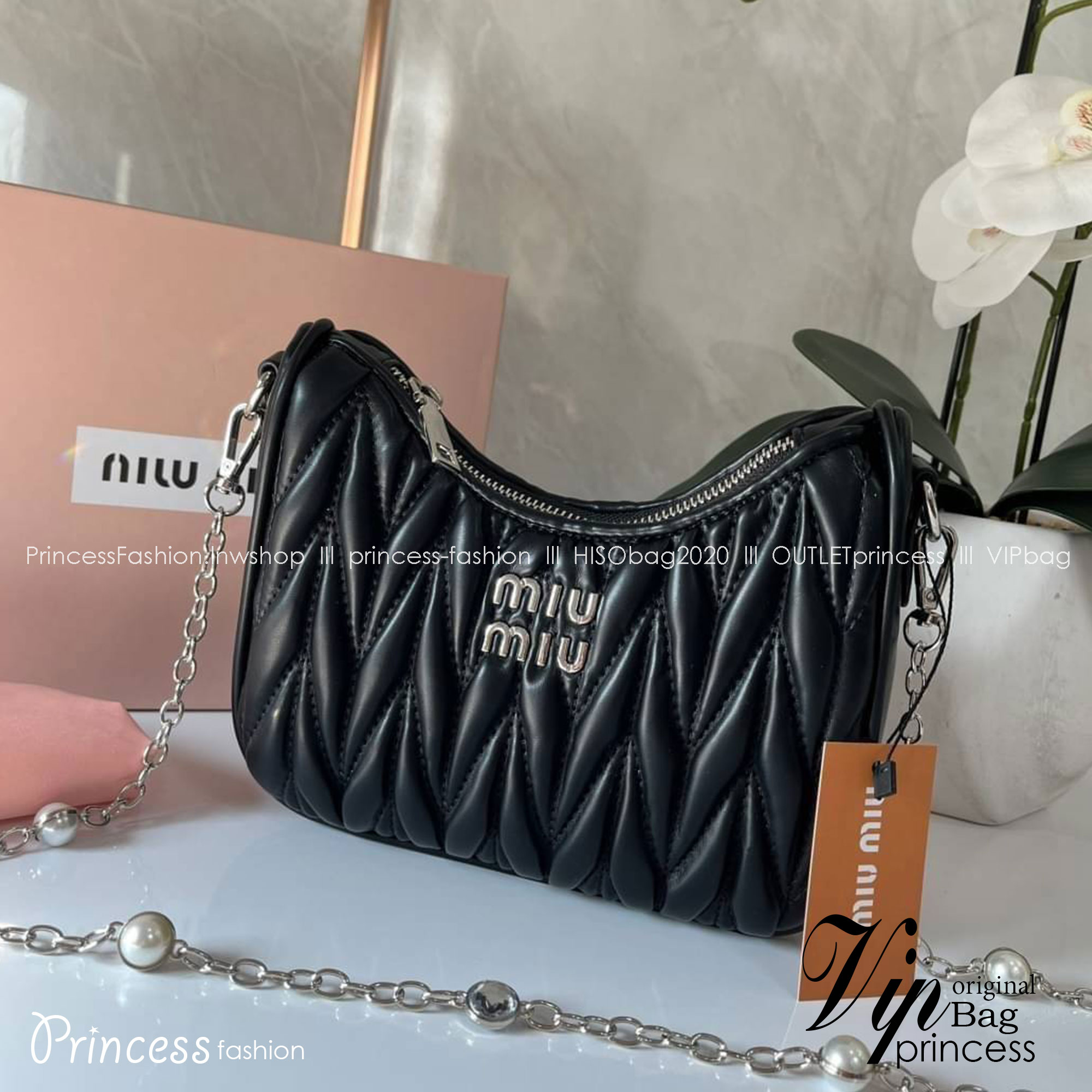 MIU MIU matelasse nappa leather shoulder bag กระเป๋าสะพายข้าง สายสะพายประดับไข่มุกและคริสตัล ให้ความละมุม ลุคคุณหนูน่ารักสุดๆคะ