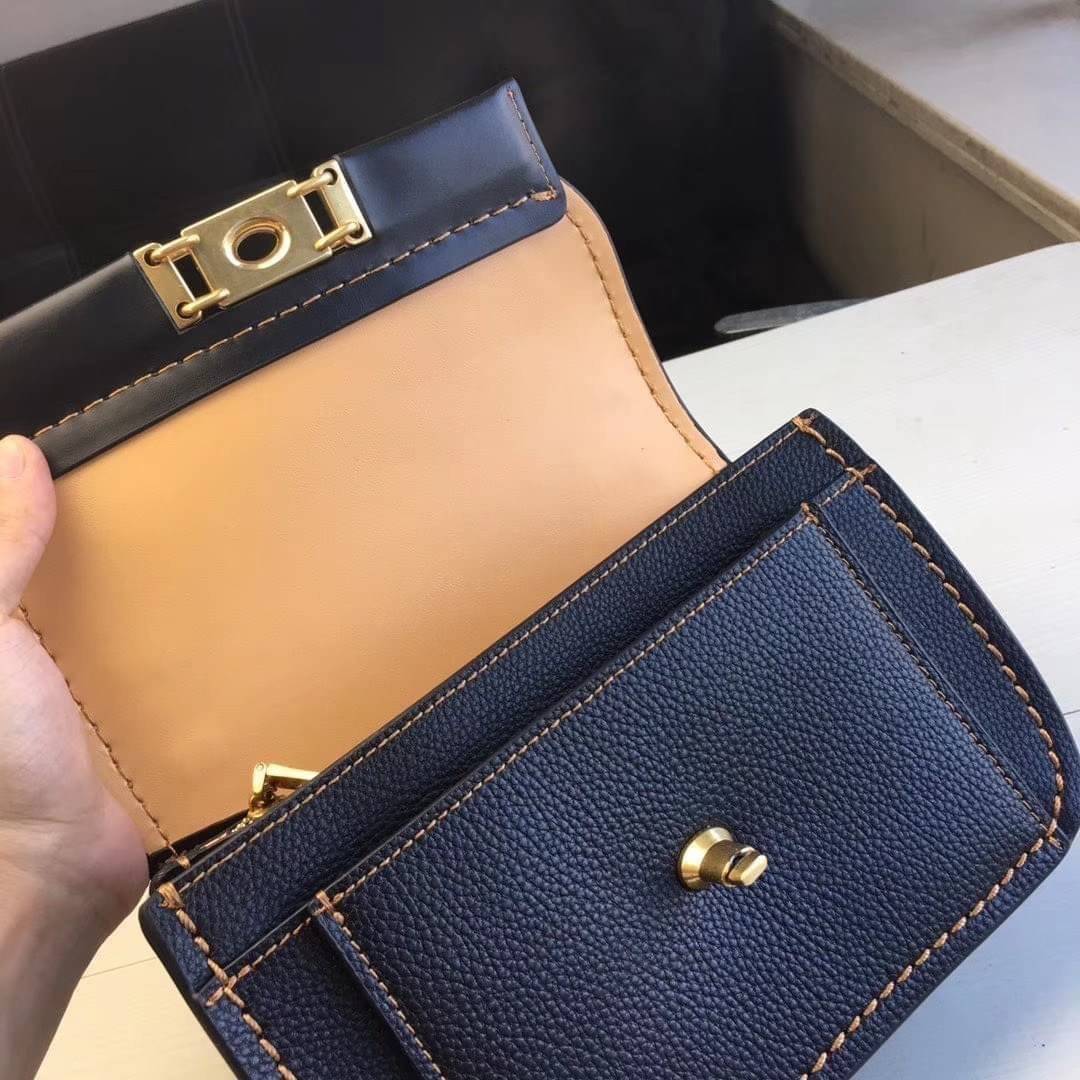 COACH Troupe Crossbody In Signature Canvas 2สี พร้อมส่งที่ไทยราคาสุดคุ้ม