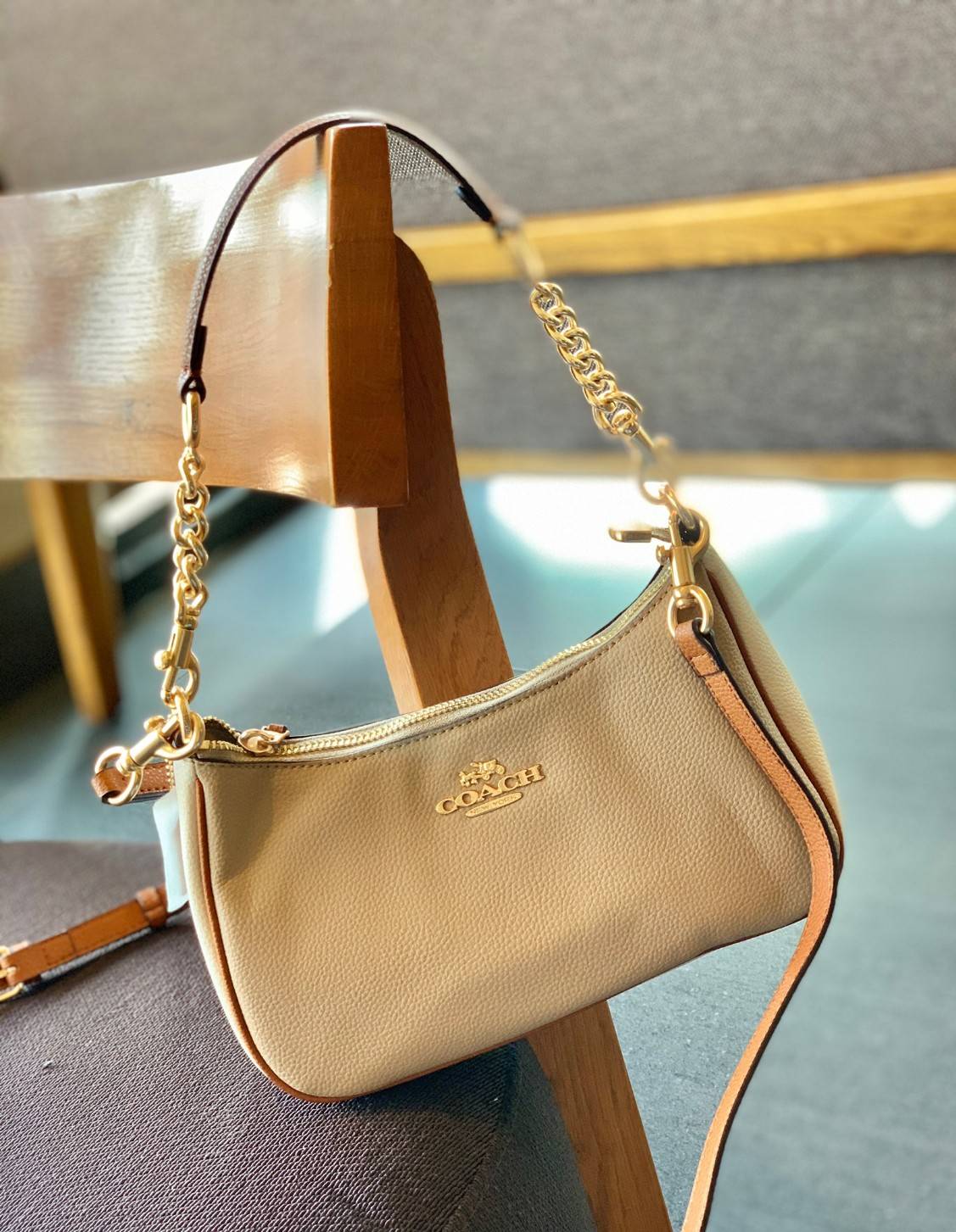 พร้อมส่งครบสี สวยทุกสีเลยค่า😘 ((CA173//CA209//CA548)) COACH TERI SHOULDER BAG 🔹กระเป๋าทรงพอช ในรูปแบบหนังแท้ หนังนิ่มสวยมากค่ะ