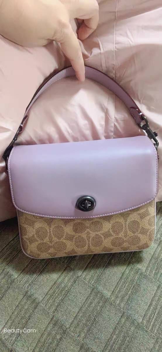 3สาย Coach 89089 Cassie Crossbody 19 In Signature Canvas เรียบหรู ดูดี ต้องไอเท็มนี้เลยจ้า กระเป๋าถือ/สะพายข้าง สุดพิเศษ!! มีสายมาให้ถึง 3 แบบ!! สลับใช้แมทช์ตามสไตล์ได้เลย วัสดุหนังแคนวาสสลับหนังเรียบ เปิด-ปิดด้วยตัวบิดล็อค ภายในแบ่งสัดส่วนอย่างดี ใส่ของไ