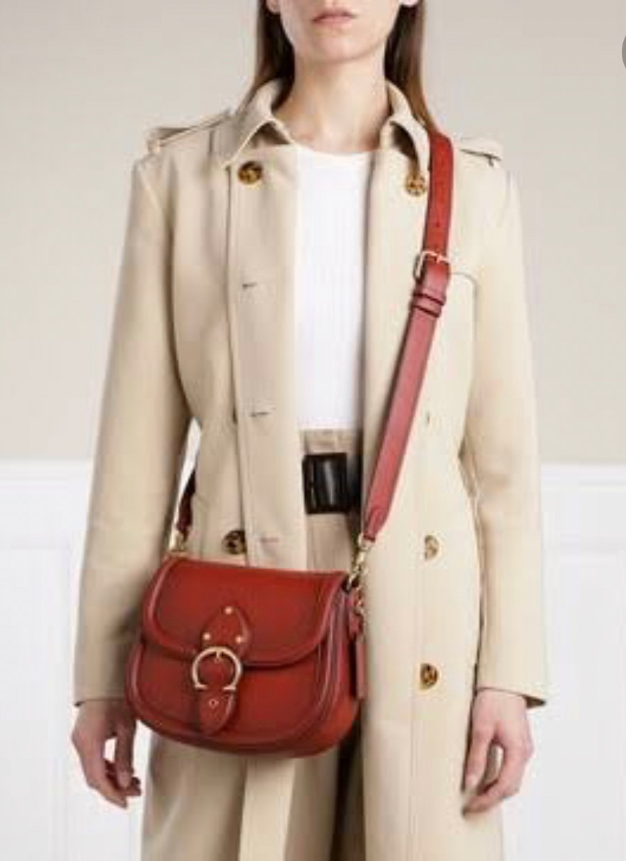 OUTLET 】COACH BEAT SADDLE BAG 10 แบบพร้อมส่ง จุกๆ เลยค่า The best item! ที่สาวๆรอคอย! ฮอตไฟลุก! สีหายาก ละมุนคุณหนู คอลเลคชั่นใหม่ ดีไซน์หรูหรา พิเศษมากๆมาพร้อมสายสะพาย 2 เส้น ใช้คู่กันหรือแยกสะพายก็สวยครบสูตร กระเป๋าสะพายทรง saddle คลาสสิค วัสดุหนัง glov