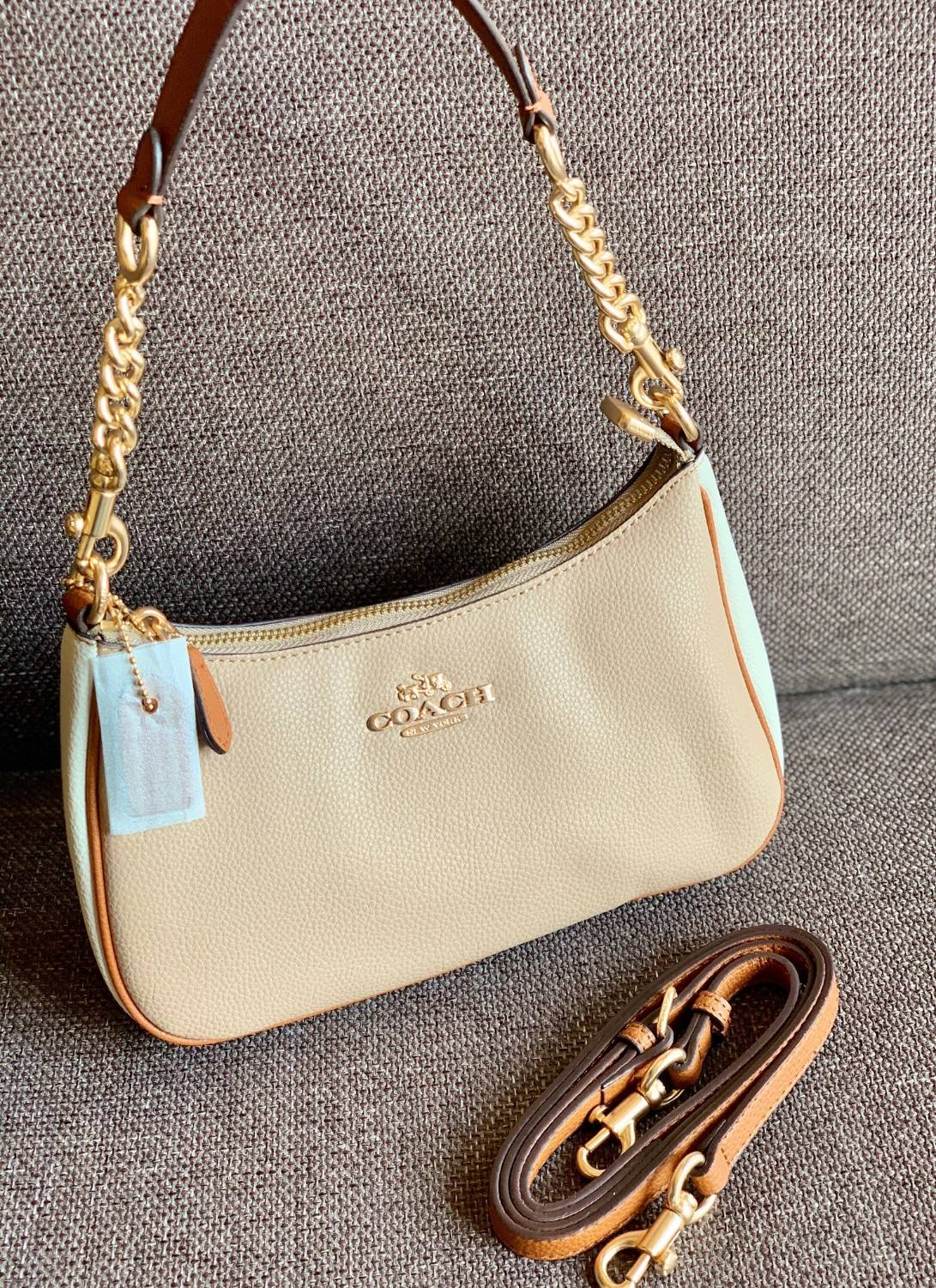 พร้อมส่งครบสี สวยทุกสีเลยค่า😘 ((CA173//CA209//CA548)) COACH TERI SHOULDER BAG 🔹กระเป๋าทรงพอช ในรูปแบบหนังแท้ หนังนิ่มสวยมากค่ะ