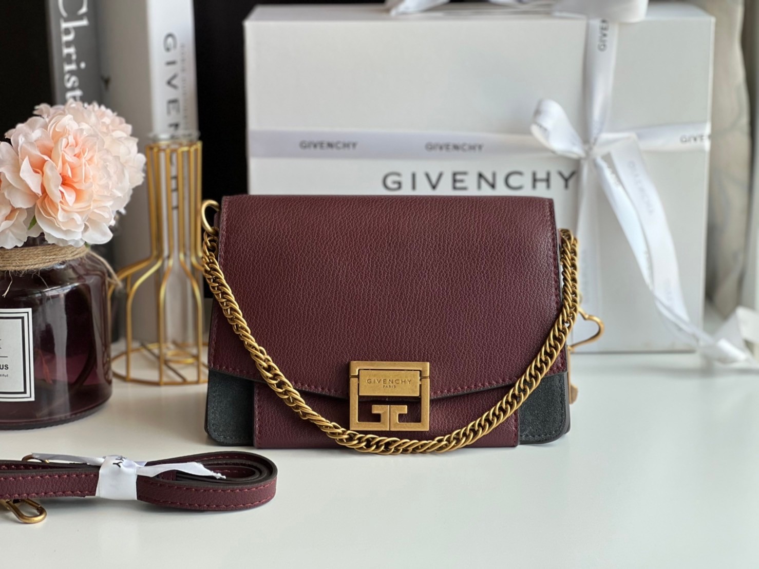 หนังแท้ GIVENCHY GV3 SHOULDER BAG พร้อมส่งที่ไทย