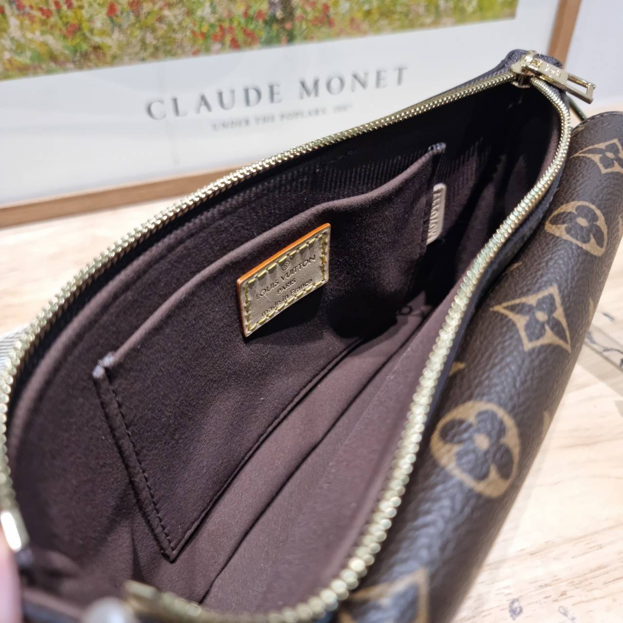 LV vivacite bag กระเป๋าสะพายมัลติ สายหนังครอสบอดี้ ปรับได้ตามต้องการ