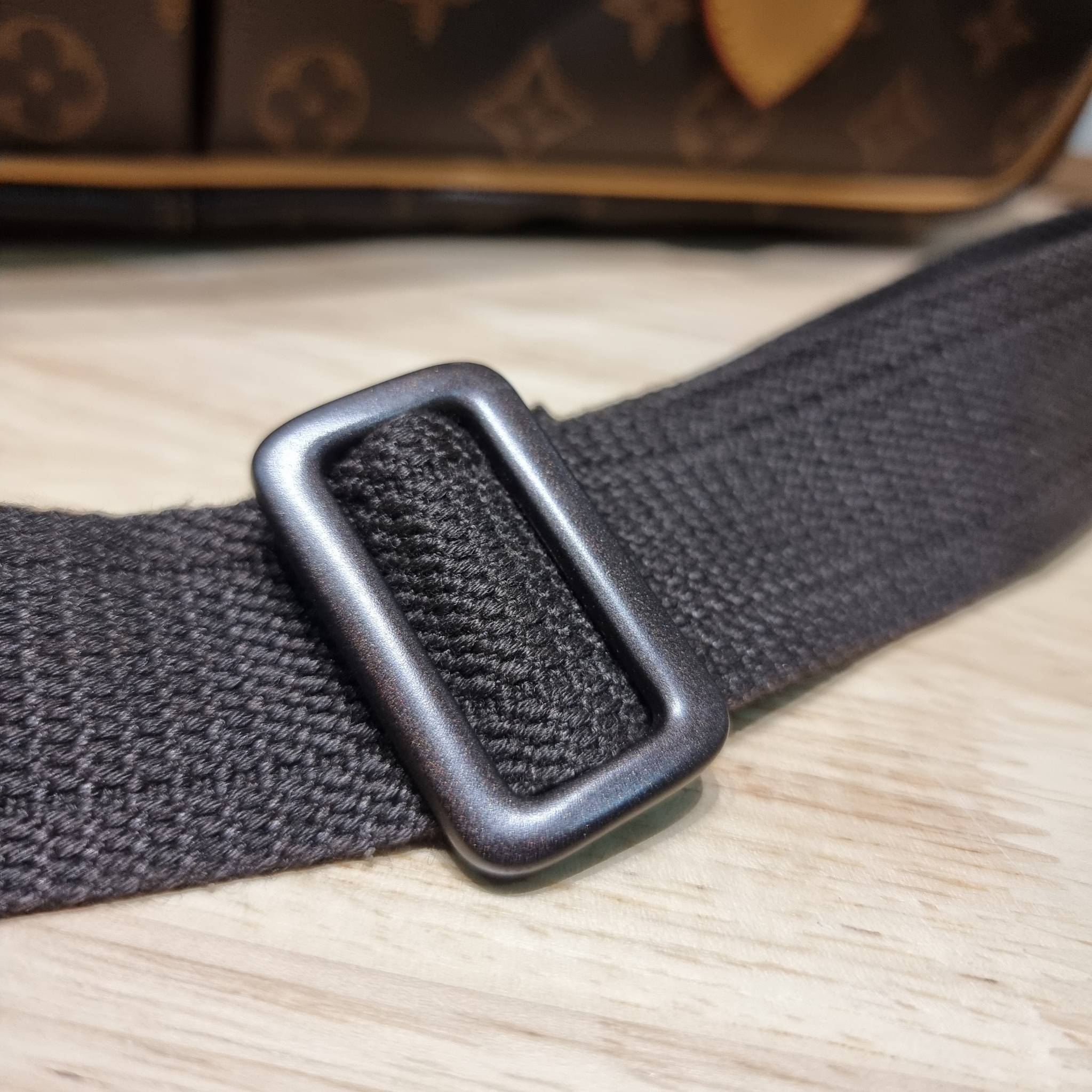 LV Vintage Monogram Sac Gibeciere GM messenger / LV GIBECIERE CROSSBODY BAG กระเป๋าสะพายข้างใบใหญ่ ทรงแมสเซนเจอร์ เอาใจหนุ่มๆ ดีไซน์วินเทจ ย้อนยุค คลาสสิคไม่มีเบื่อ วัสดุหนังแคนวาส ทนทาน