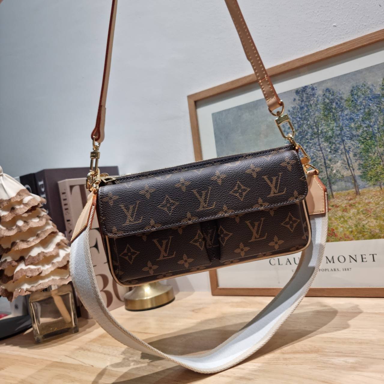 LV vivacite bag กระเป๋าสะพายมัลติ สายหนังครอสบอดี้ ปรับได้ตามต้องการ