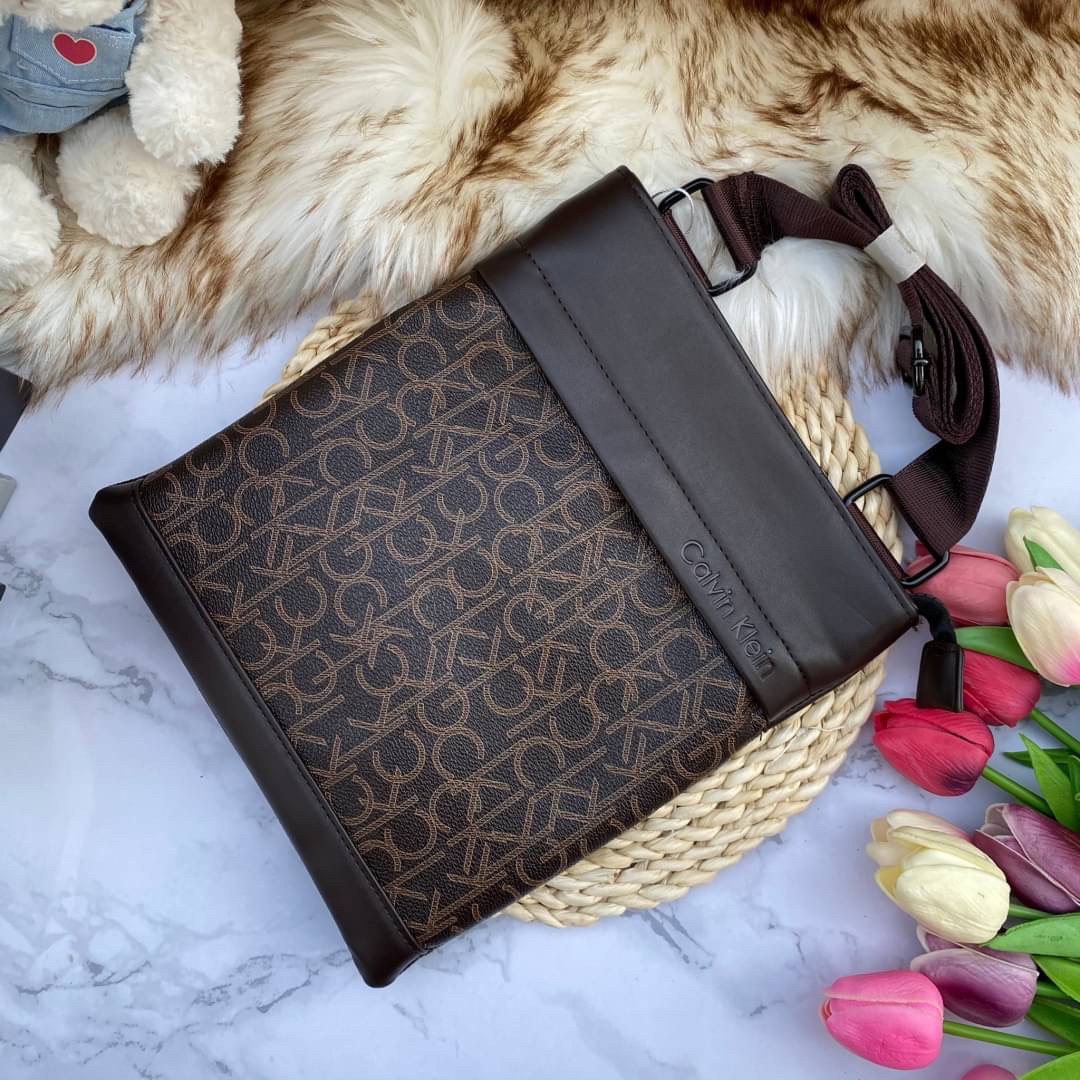 CALVIN KLEIN JEANS CROSSBODY BAG กระเป๋าสะพาย Ck Jeans รุ่น Limited Edition น่าสะสมค่ะ