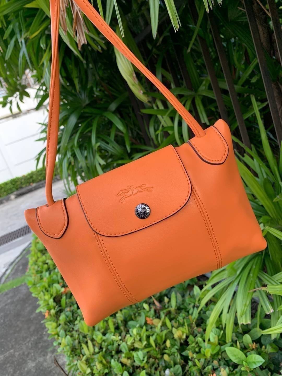 Longchamp Le Pliage Cuir Crossbody Bag อีกหนึ่งคอลเลคชั่น Le Pliage Cuir หนึ่งในตระกูลกระเป๋าสุดไอคอนิก