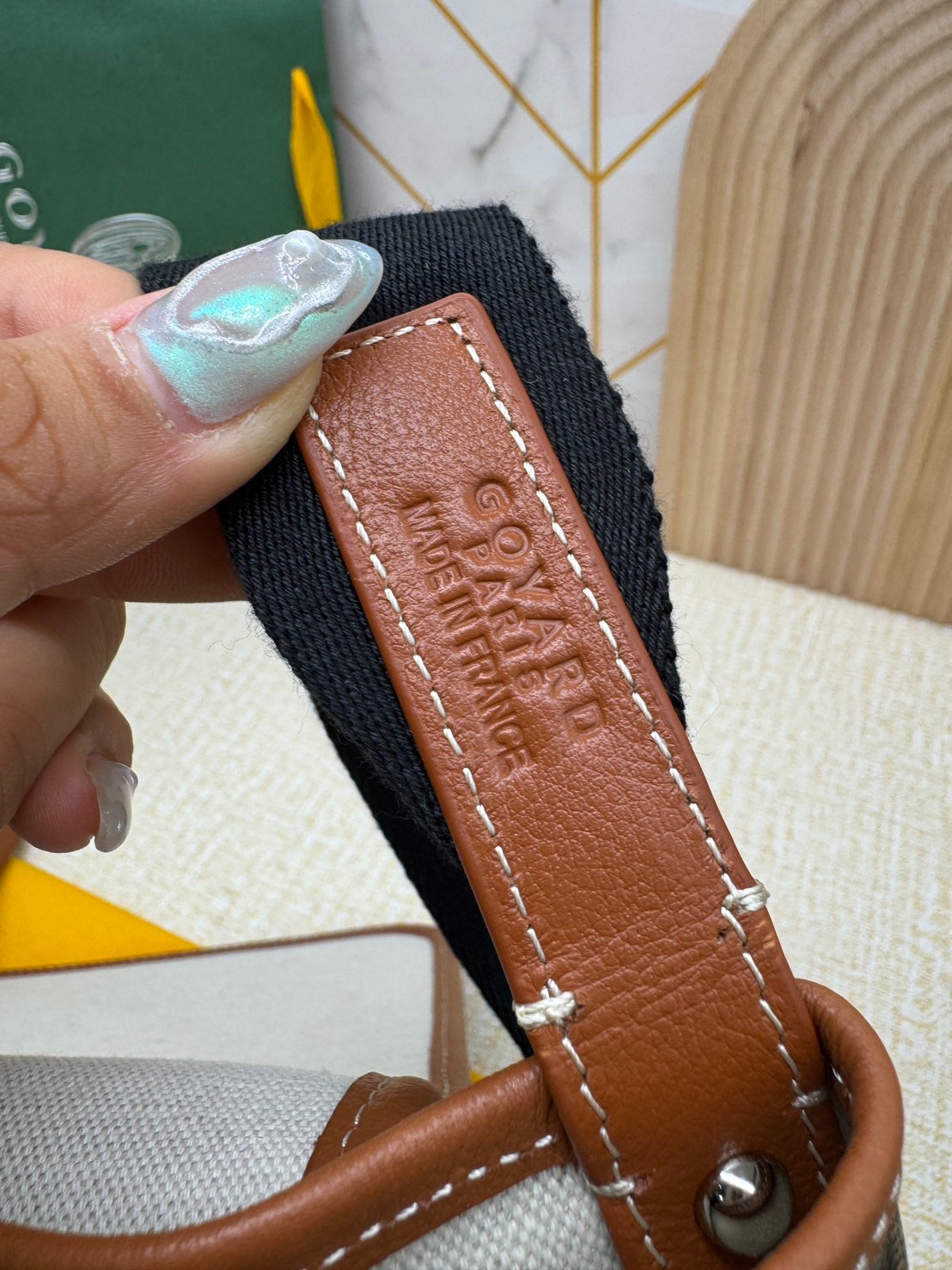 GOYARD Capetien MM Messenger Bag กระเป๋าแมสเซ็นเจอร์ใบใหญ่ ที่สุดของความหรู ตอบโจทย์การใช้งานจุของได้เยอะ เอกสาร แทปเล็ต พร้อมสายสะพาย ใช้งานง่าย ใบจริงสวยงามตามรูปค่ะ