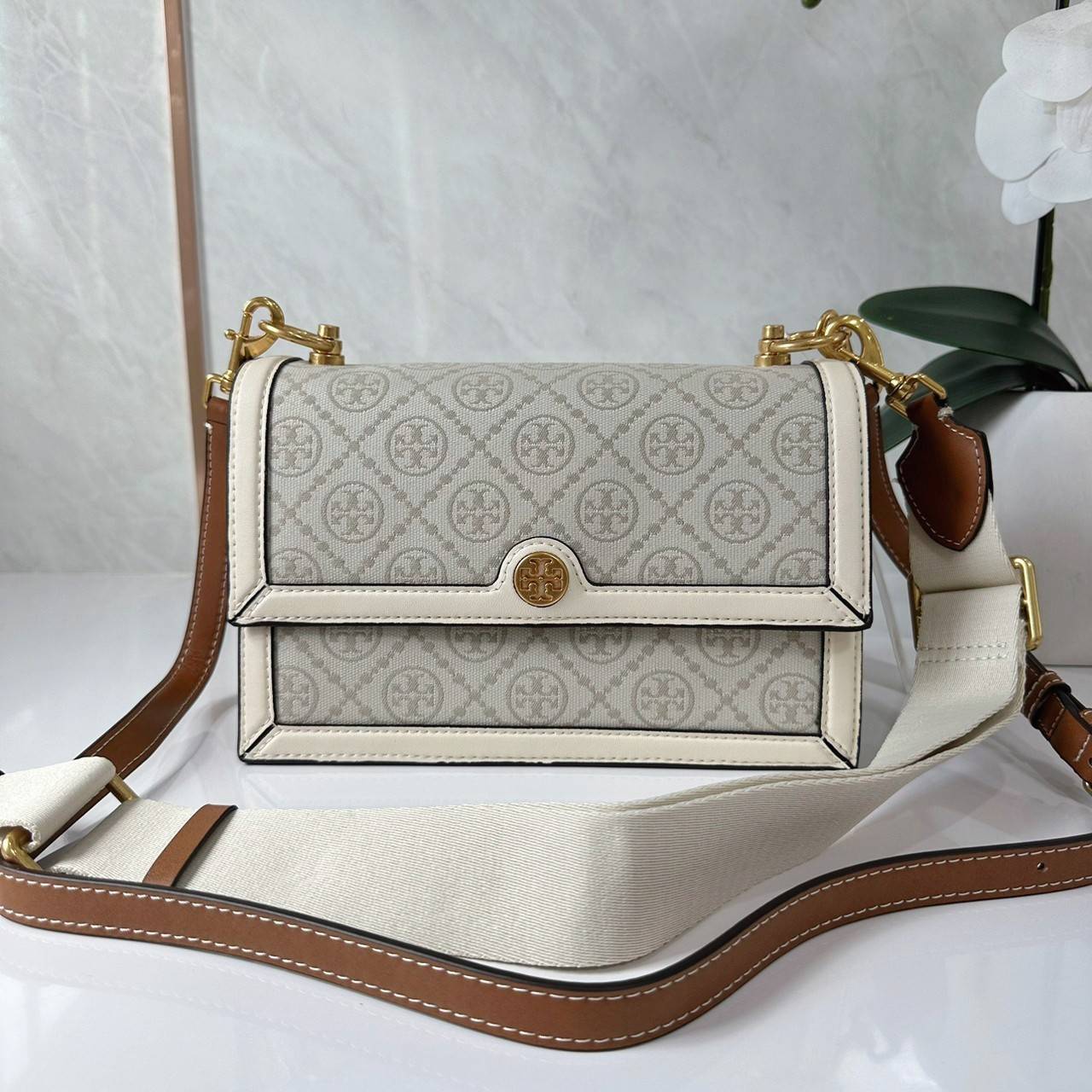 Tory Burch Small T Monogram Shoulder Bag กระเป๋าสะพายรูปทรงยอดนิยม เกรดท็อปออริ เกรดดีสุด สลับแท้ 1:1 ใช้ต่างประเทศได้