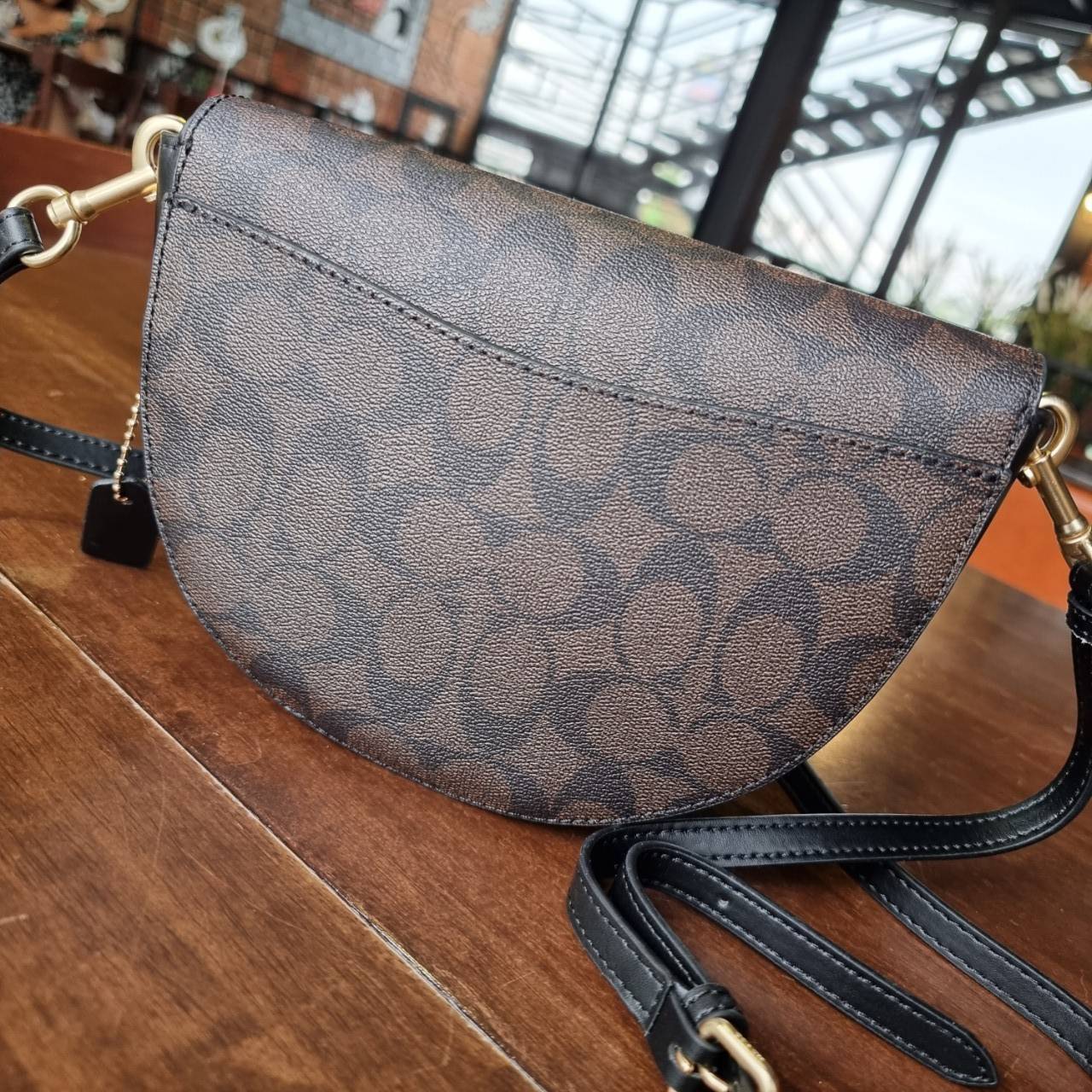 ของแท้ 💯% COACH C1430 ELLEN CROSSBODY IN SIGNATURE CANVAS กระเป๋าสะพายดีไซน์สุดเก๋ ดูดีไม่ซ้ำใคร ทรงสวยลายคลาสสิค วัสดุหนังแคนวาสเคลือบลาย