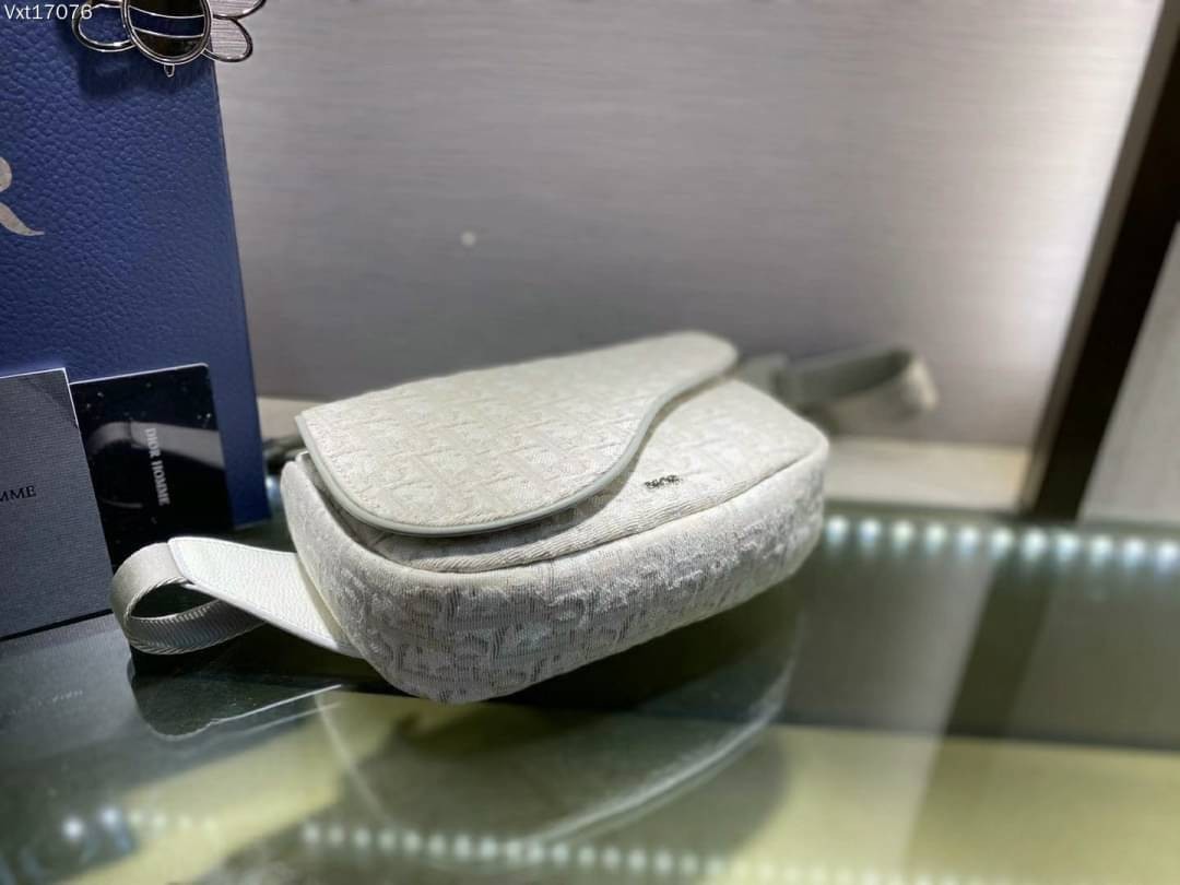 CHRISTIAN DIOR BEIGN AND OBLIQUE JACQUARD SADDLE BELT BAG / Dior Belt Bag เกรดใช้งานสลับของแท้ เกรดออริจินอล ภาพสินค้าถ่ายจากงานขายจริง ใช้งานต่างประเทศได้