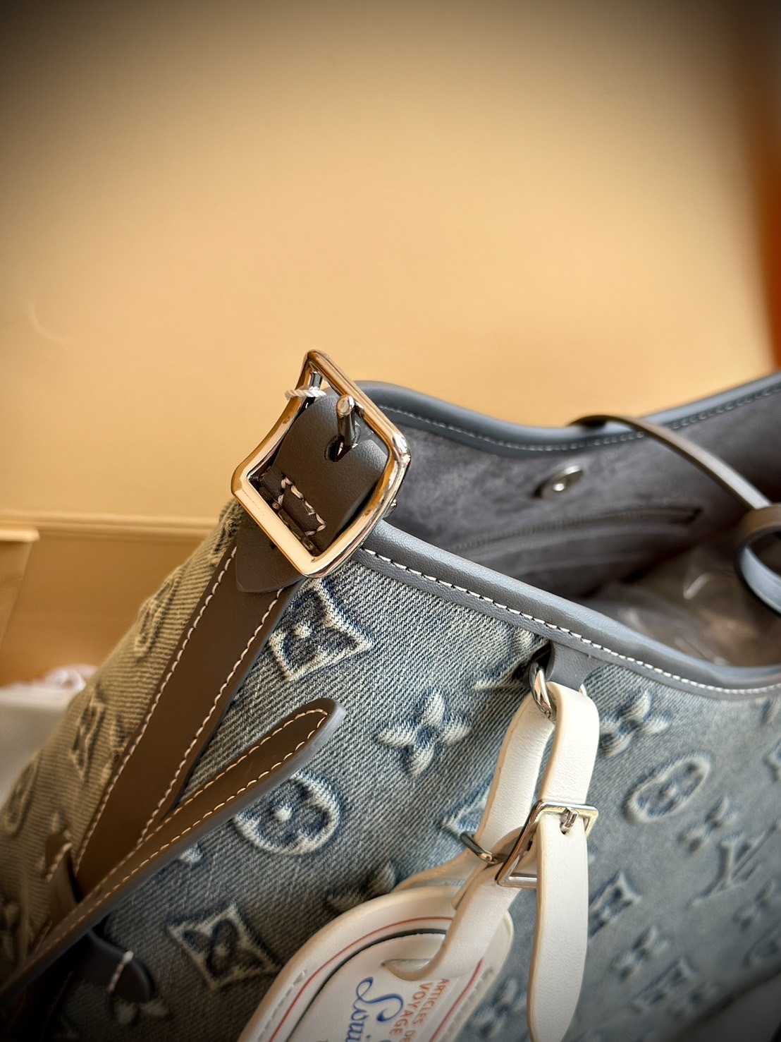 LV Carryall Denim Vintage Tote Bag กระเป๋าทรงโท้ทเดนิมสไตล์วินเทจ รุ่นใหม่ปั้มลายโมโนแกรมบนเดนิมสุดไอคอนิก ที่ใครเห็นต้องเป็นคลั่งรัก ผู้ดี หรูหราได้ทุกลุค ทุกสไตล์