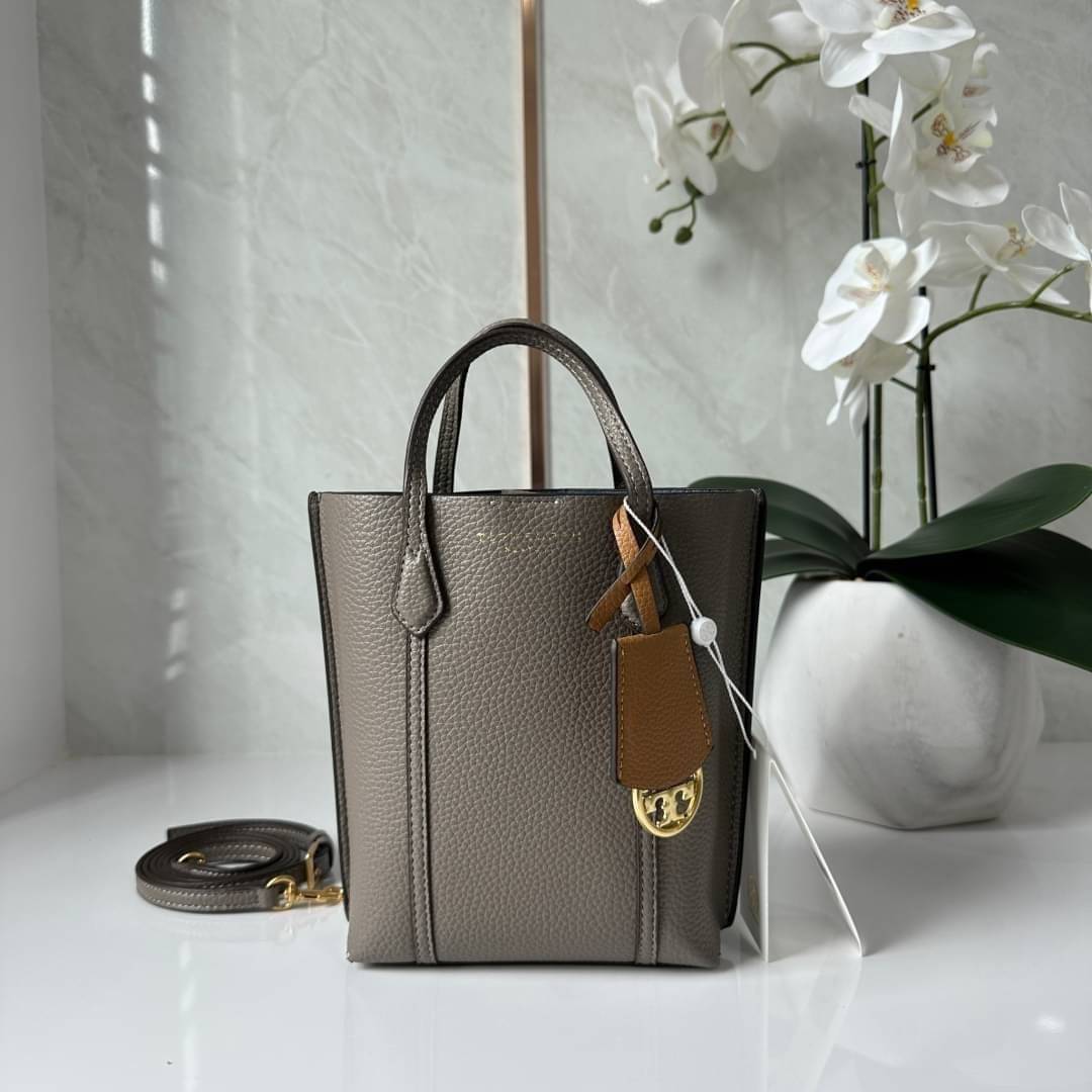 TORY BURCH MINI PERRY TOTE / TORY TOTE BAG / TORY BAG พร้อมส่ง 3 สี กระเป๋าแบบมินิมอลในรูปทรงใหม่ที่คล่องตัว ใส่มือถือได้ทุกรุ่น